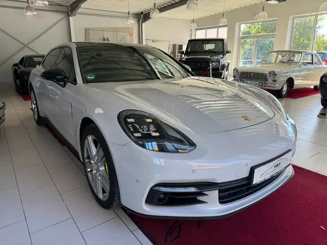 Porsche Panamera view 3