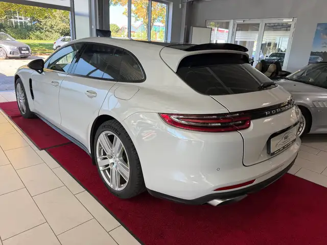 Porsche Panamera view 9
