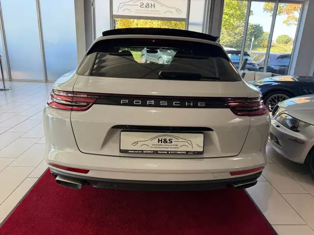 Porsche Panamera view 7