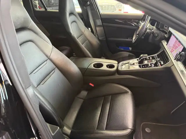 Porsche Panamera view 13