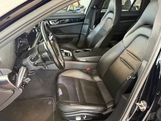 Porsche Panamera view 11
