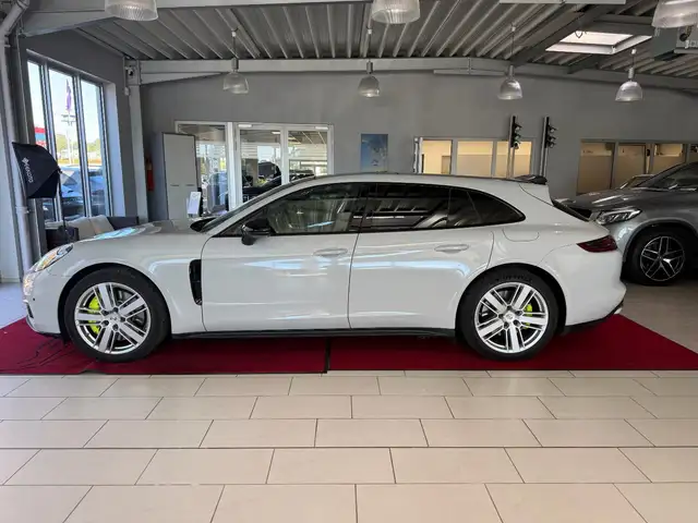 Porsche Panamera view 4