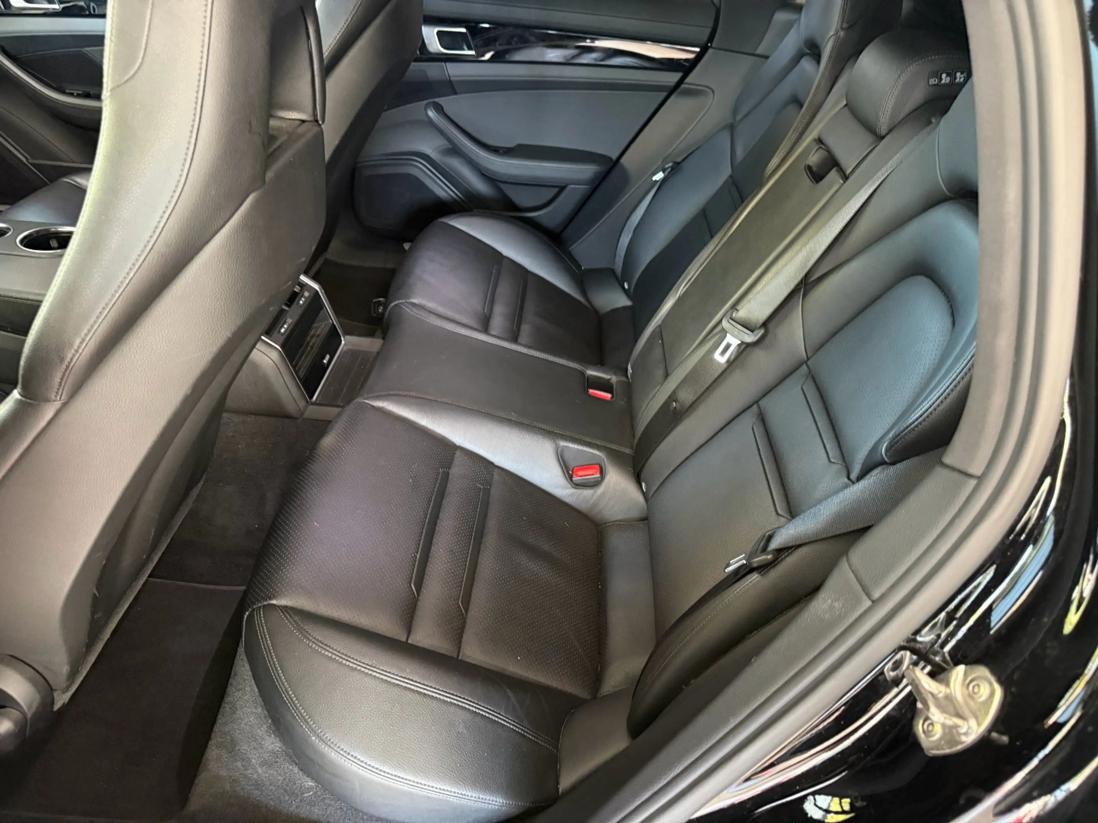 Porsche Panamera Sport Turismo 4 E-Hybrid*Panorama*NAVI — photo 10