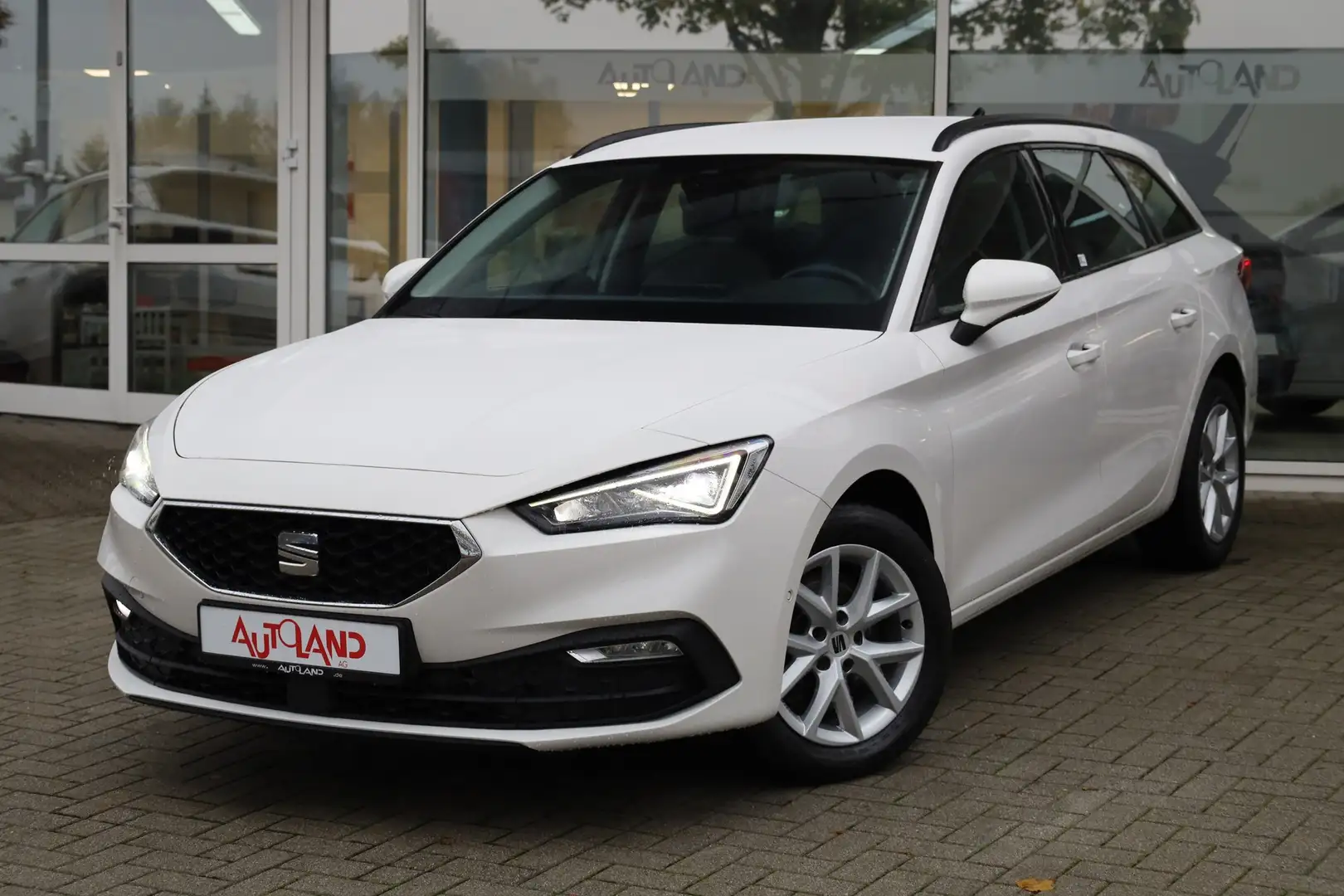 SEAT Leon Sportstourer 2.0 TDI Style LED Navi AHK Weiß - 2