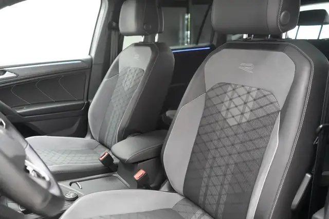 Volkswagen Tiguan Allspace view 11