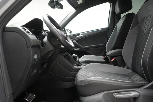 Volkswagen Tiguan Allspace view 10