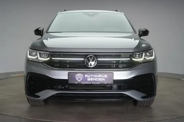 Volkswagen Tiguan Allspace view 2