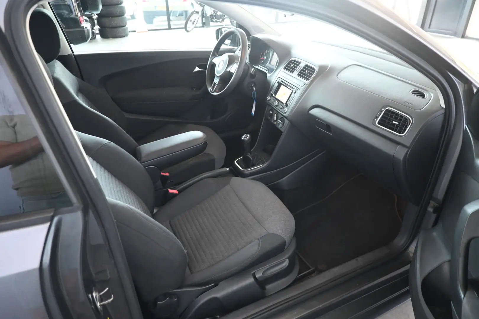 Volkswagen Polo 1.2 TSI Comfortline Airco Navigatie Elektrisch pak Grijs - 2