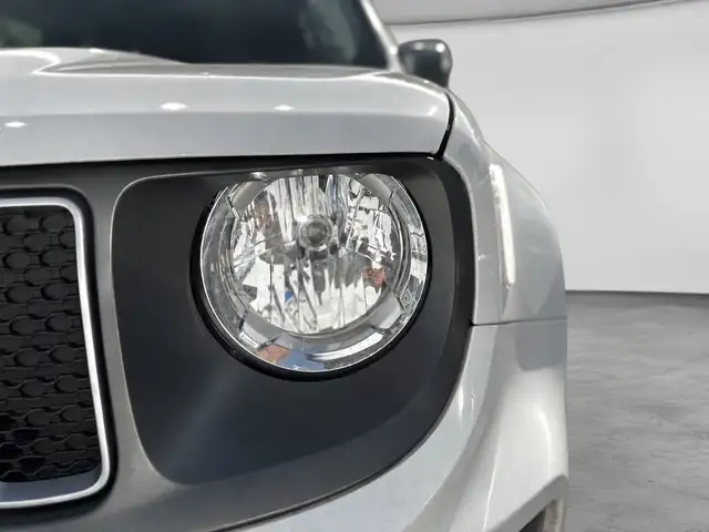 Jeep Renegade view 3