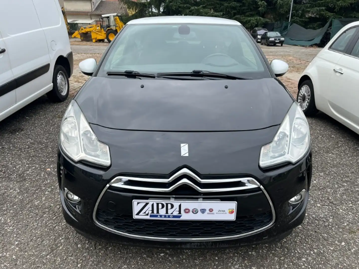 DS Automobiles DS 3 3 1.4 HDi 70 Chic Nero - 2