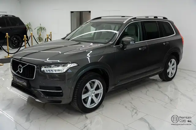 Volvo XC90 view 3