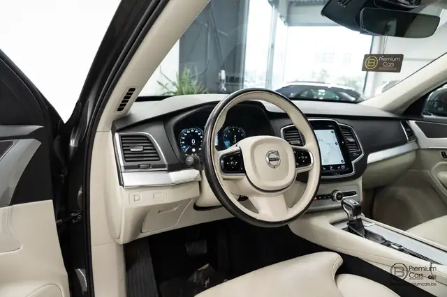 Volvo XC90 view 9