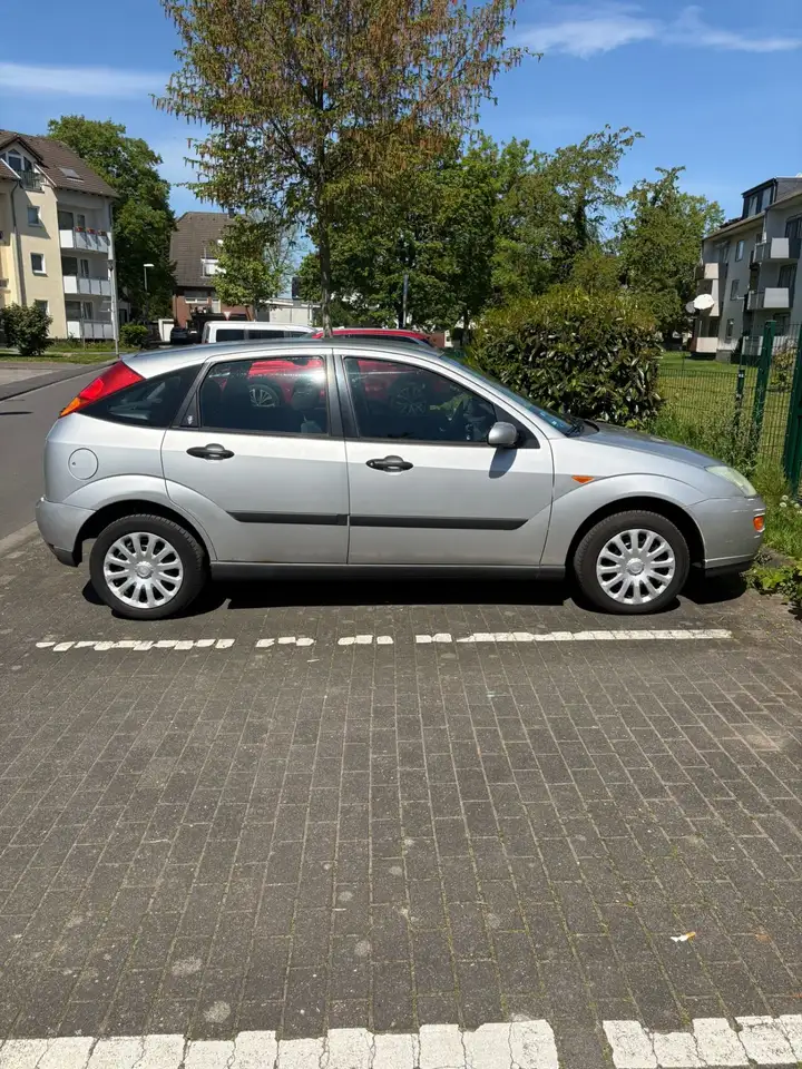 Ford Focus Ghia, foto 1