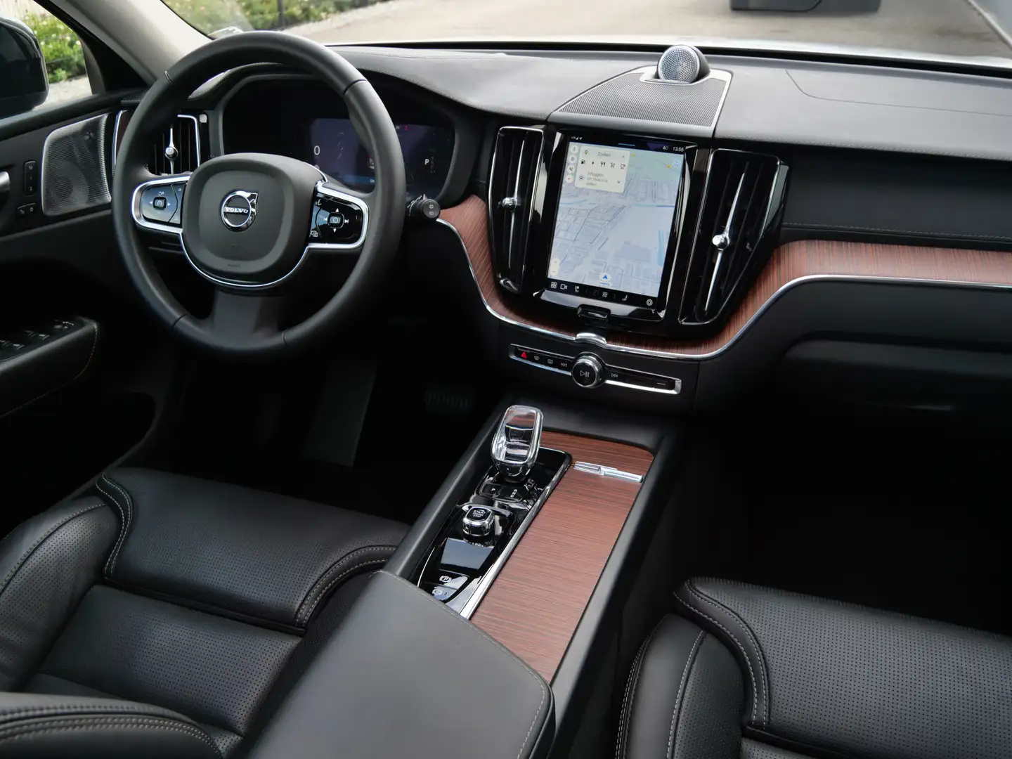 Volvo XC60 2.0 T6 350pk Plug-in hybrid AWD Ultimate Dark Navi Blanc - 2