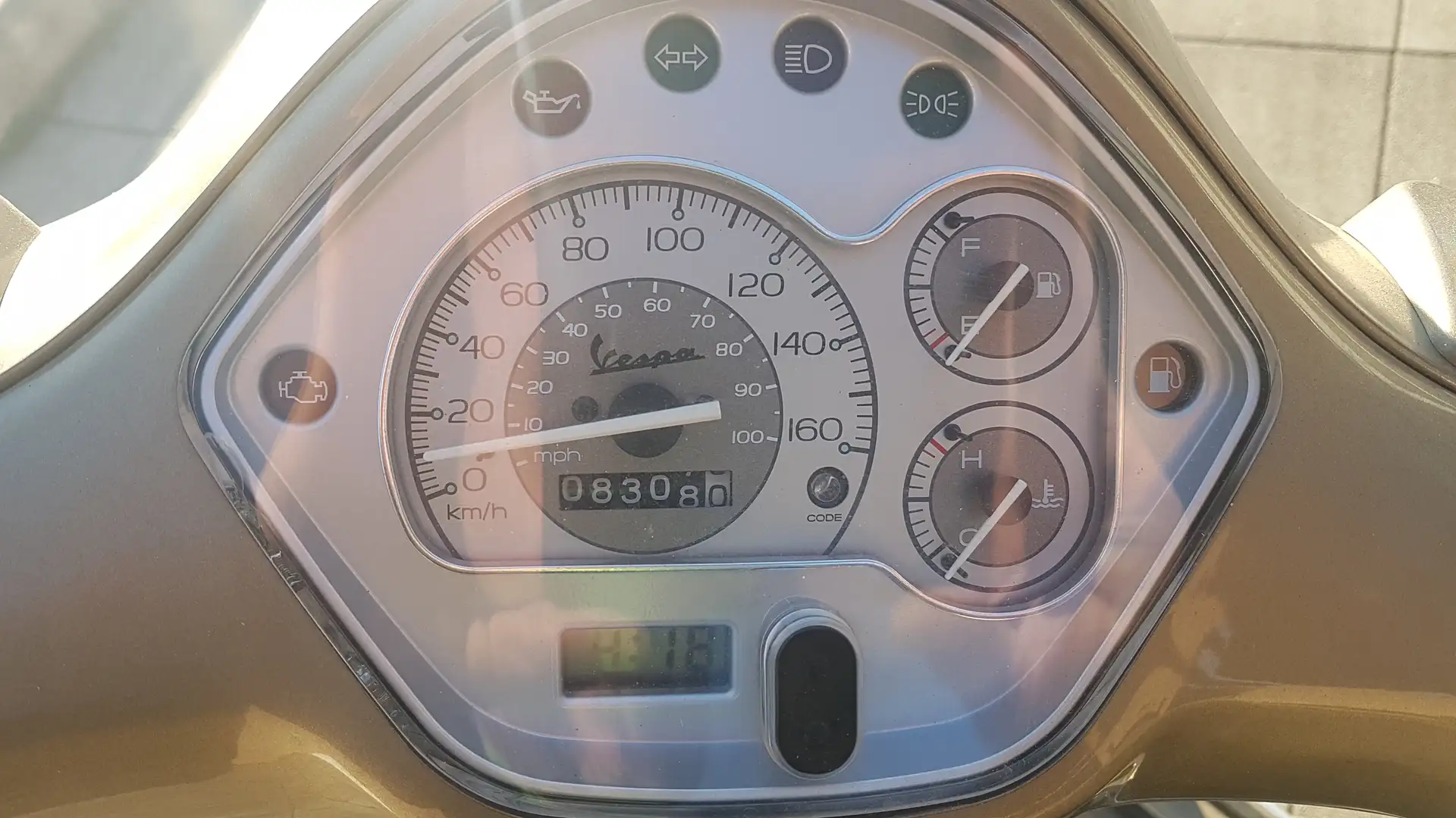 Vespa GTS 300 Bronze - 2