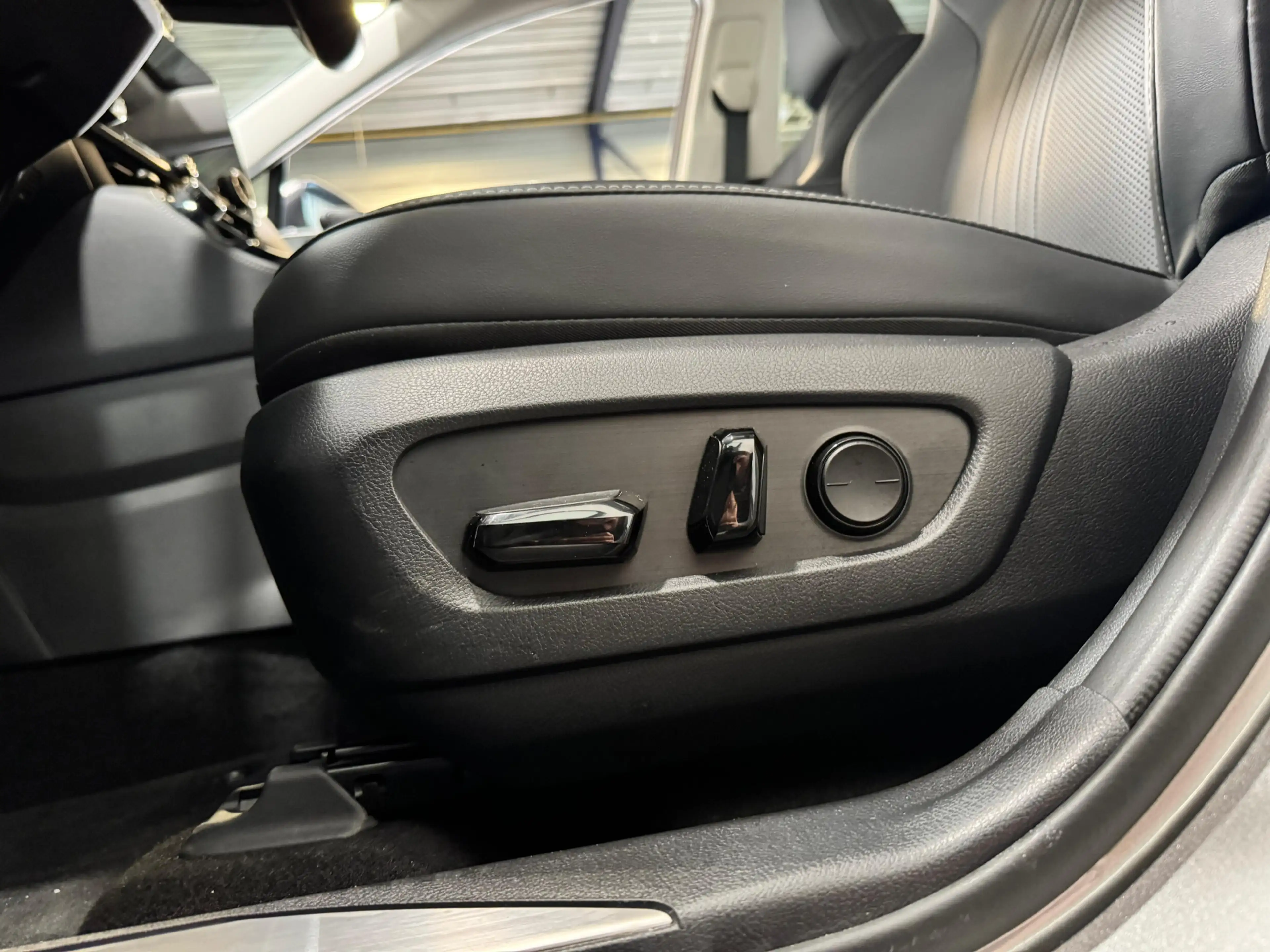 Lexus NX 450h+ AWD Luxury Line | Trekhaak | Stuur -en stoelverwar — photo 11