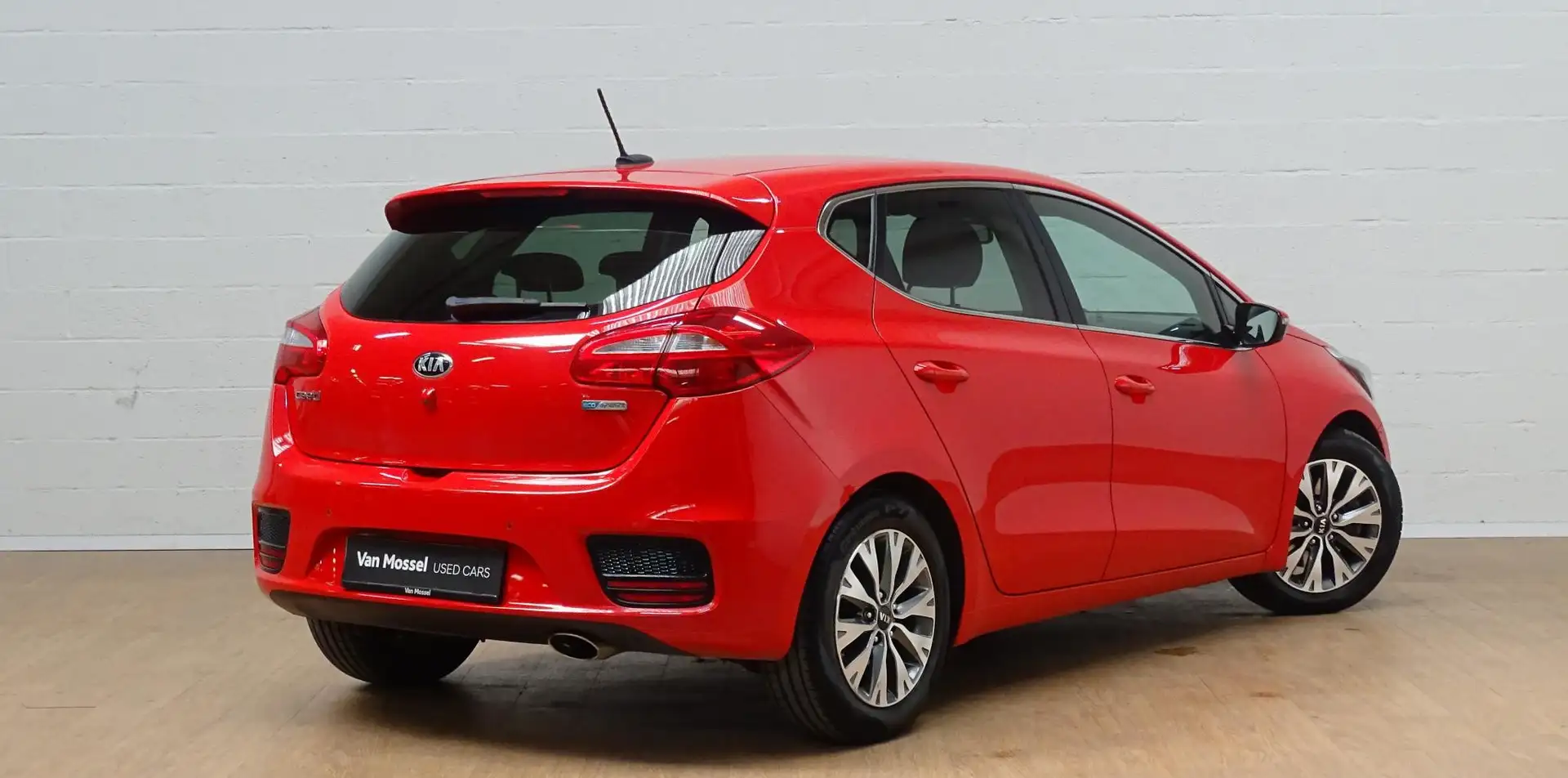 Kia Ceed / cee'd 1.4I Mind+gps+camera+parkeerhulp achteraan Rouge - 2