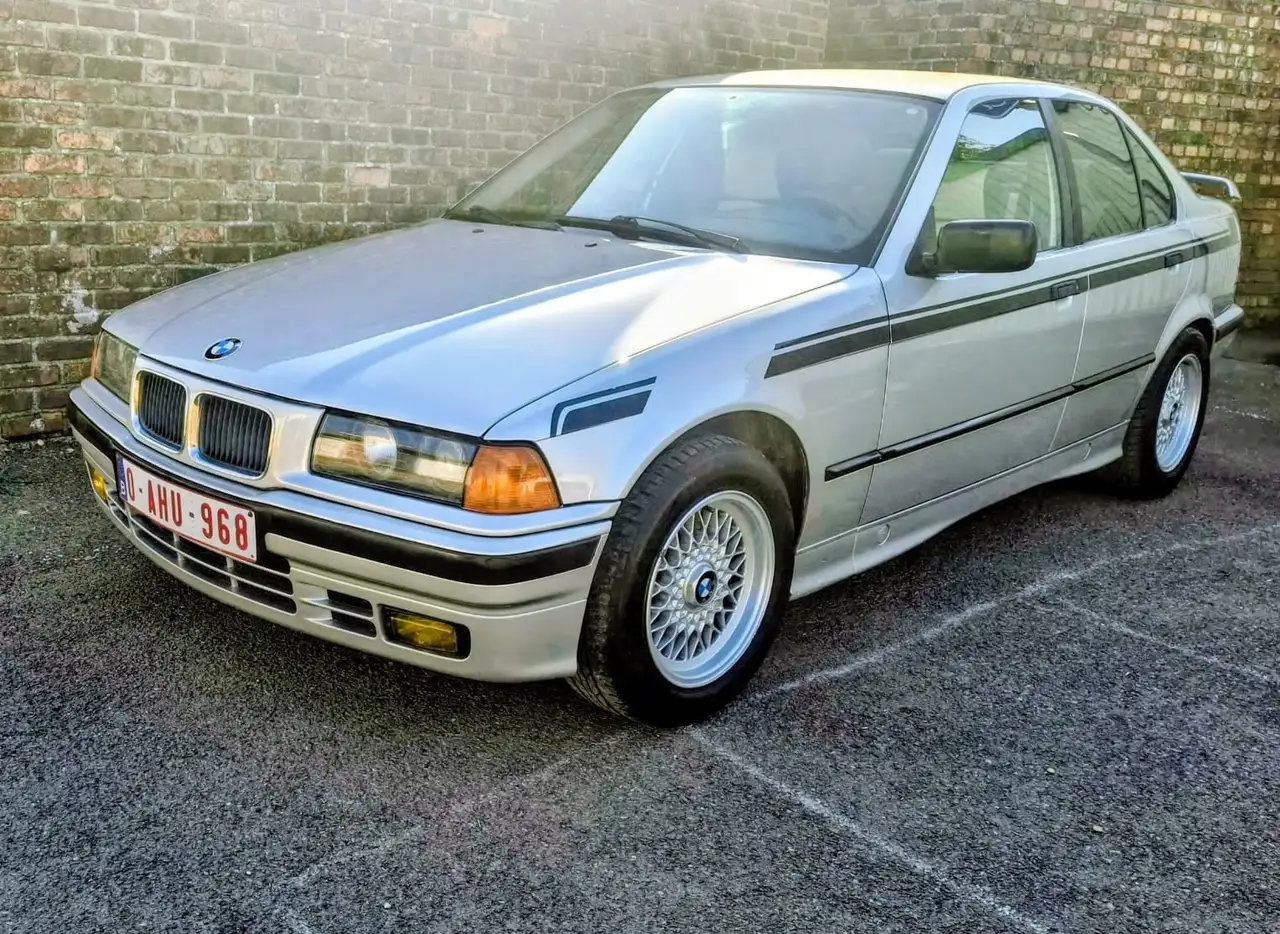 BMW 320i, foto 2