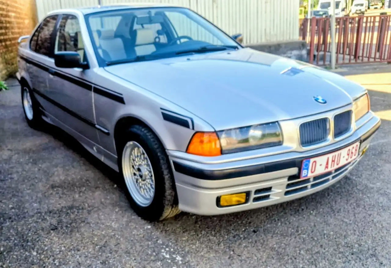 BMW 320i, foto 8