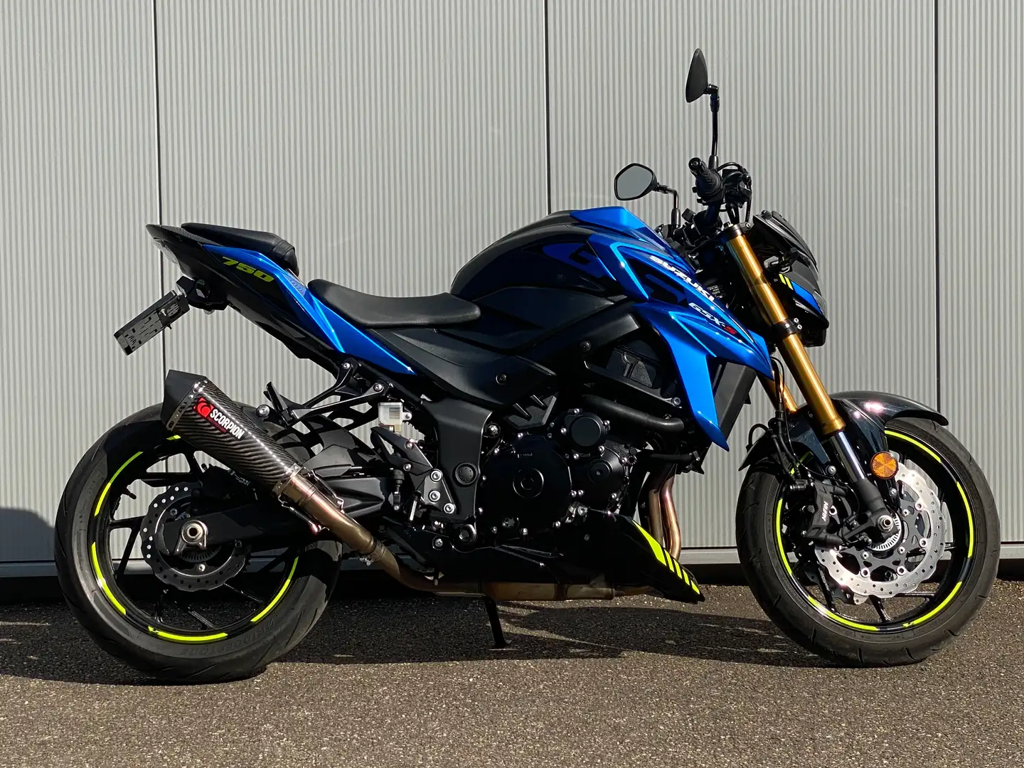 Suzuki GSX-S 750 / Scorpion uitlaat / 5800km van 2021 / Topstaat Blauw - 1