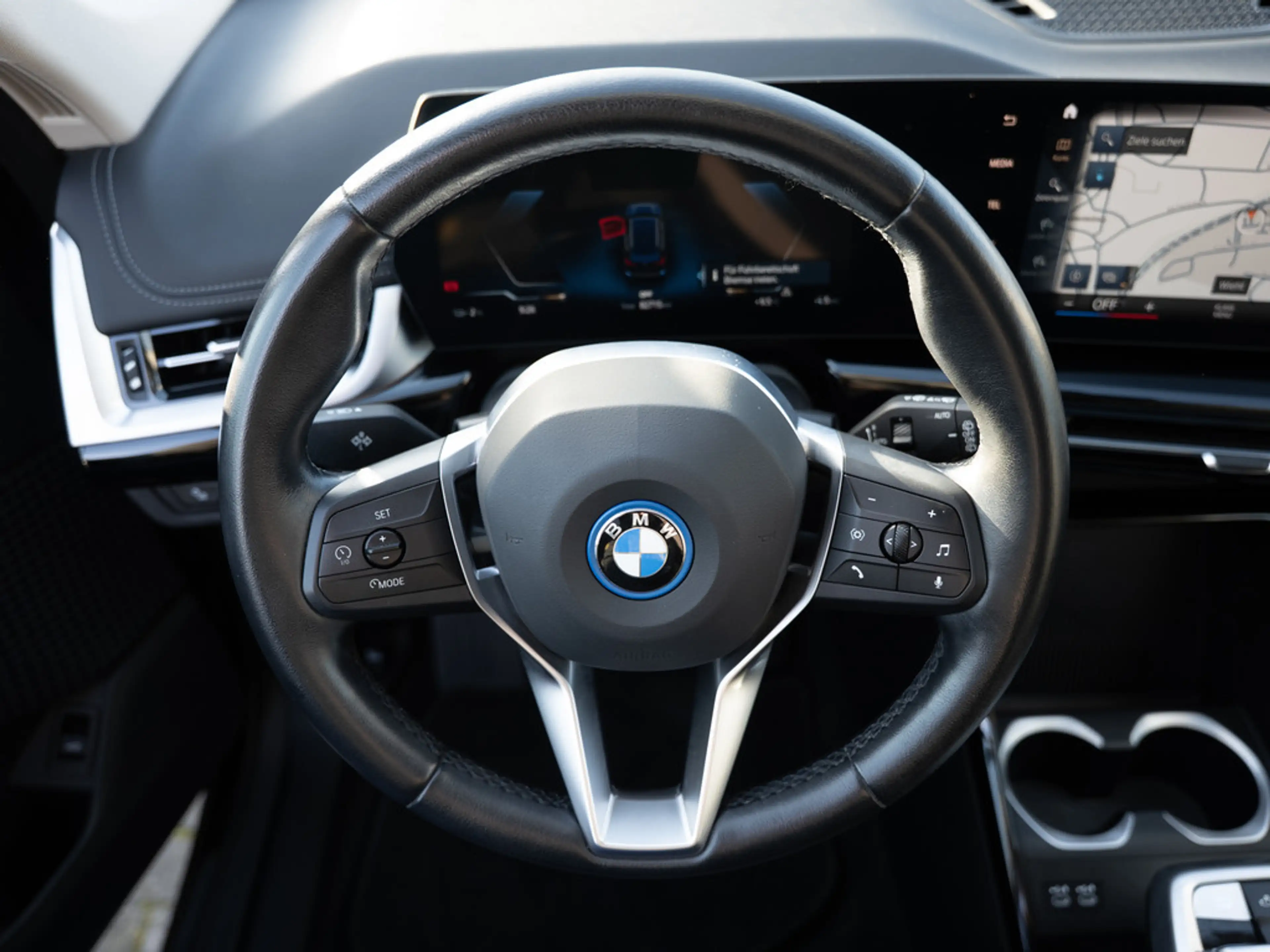 BMW iX1 xDrive30 xLine PANO LED NAVI KAMERA SHZ — photo 14