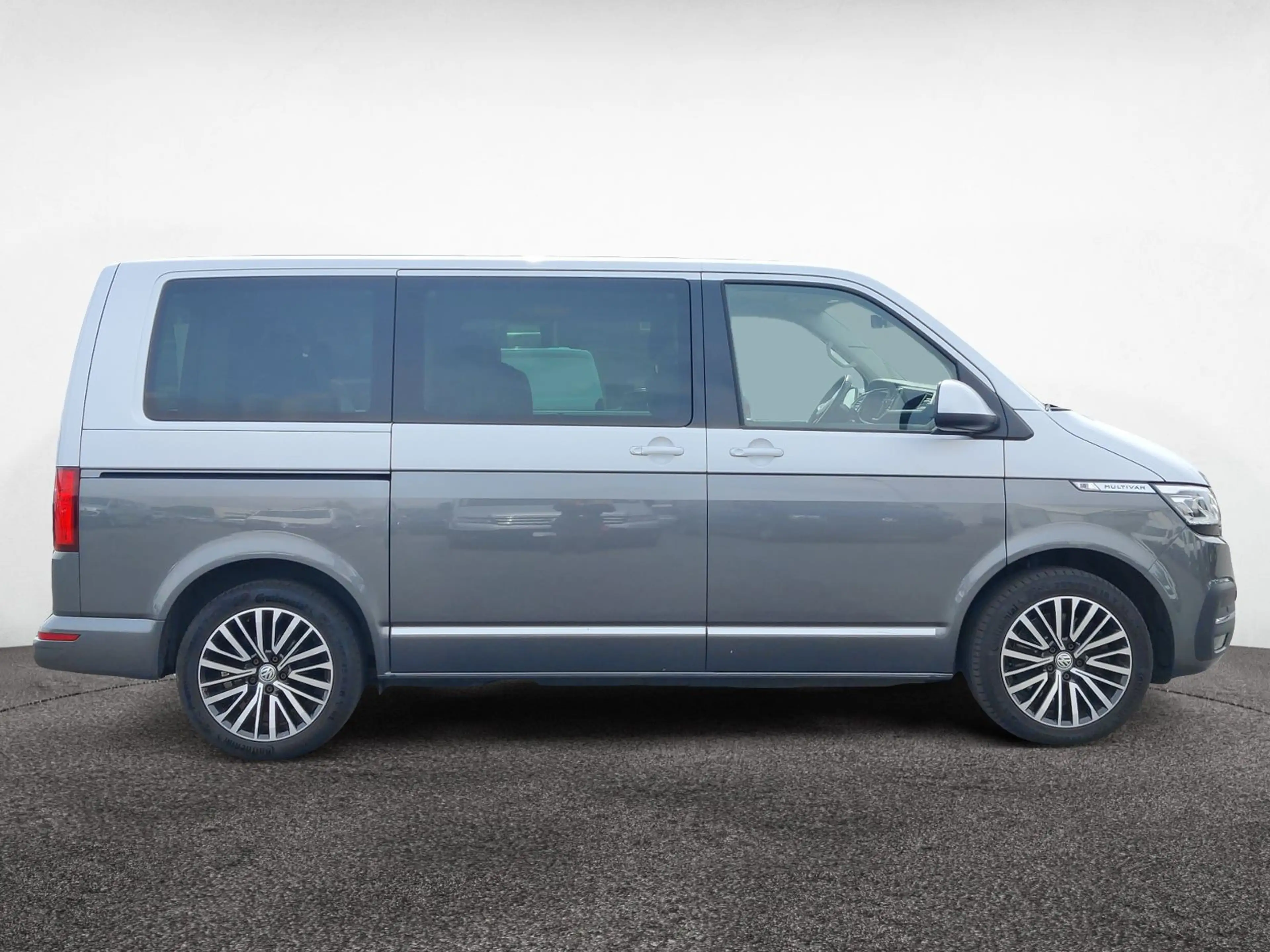 Volkswagen T6.1 Multivan 2.0 TDI DSG 4Motion — photo 6