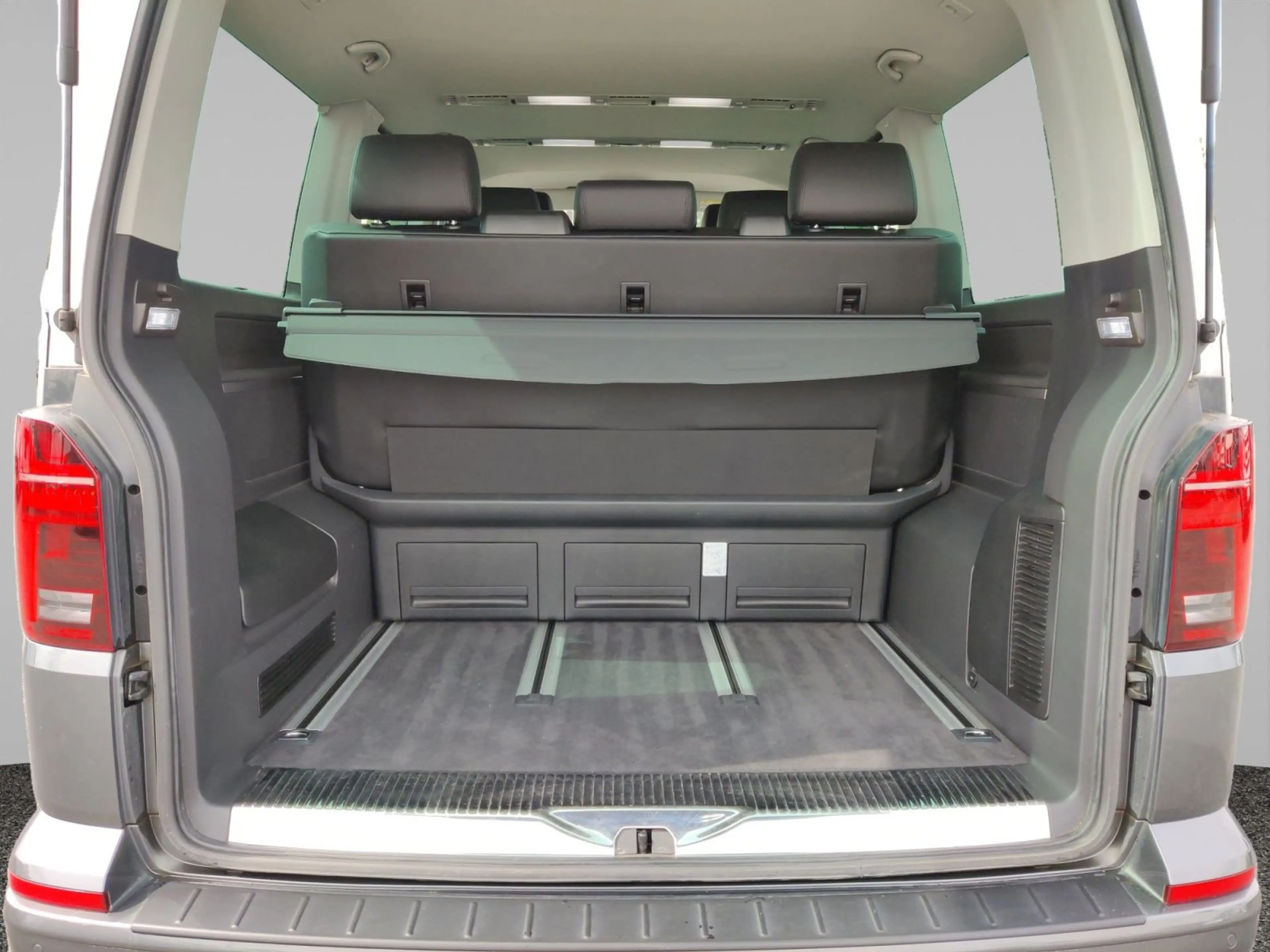 Volkswagen T6.1 Multivan 2.0 TDI DSG 4Motion — photo 14