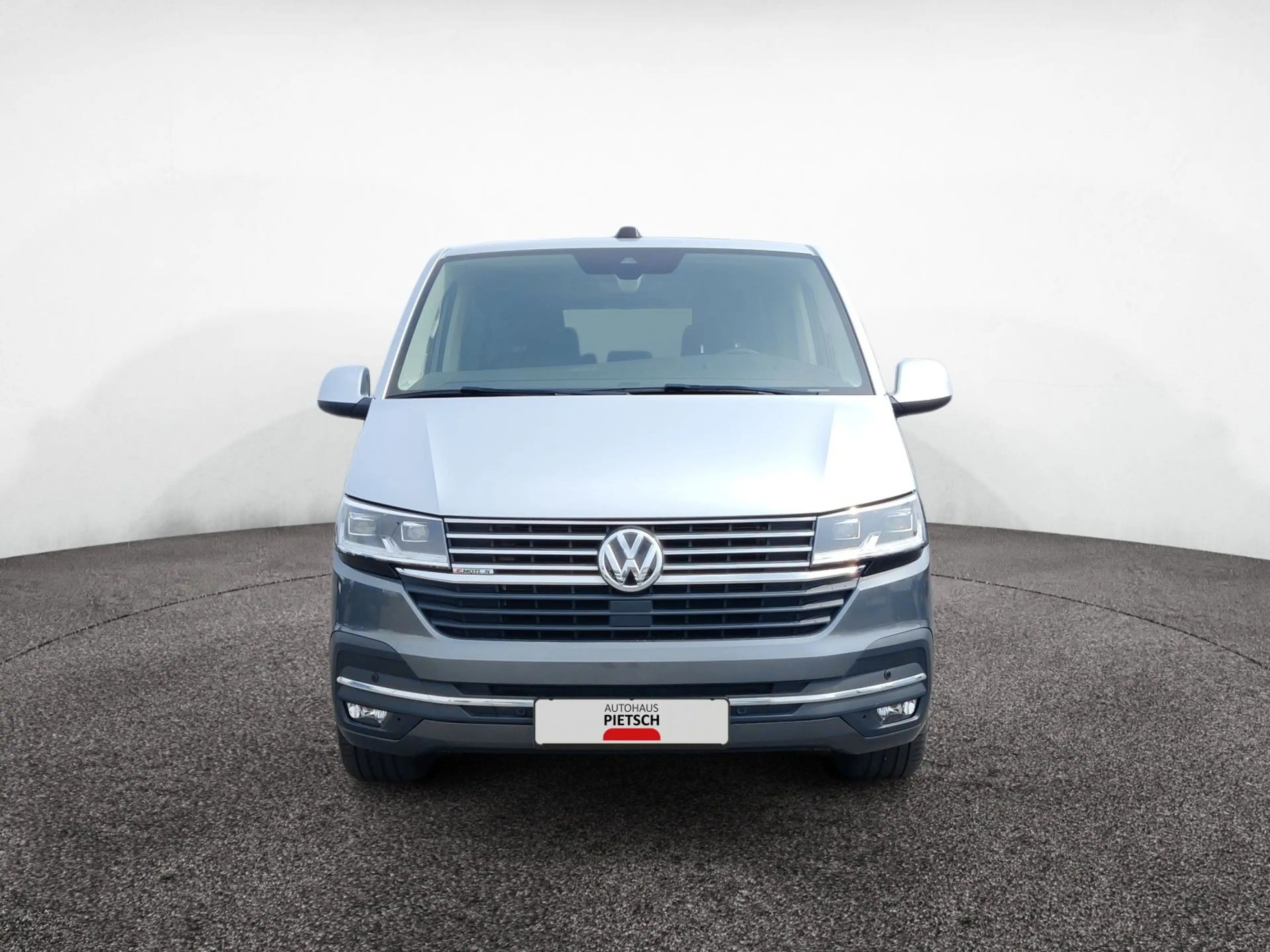 Volkswagen T6.1 Multivan 2.0 TDI DSG 4Motion — photo 8