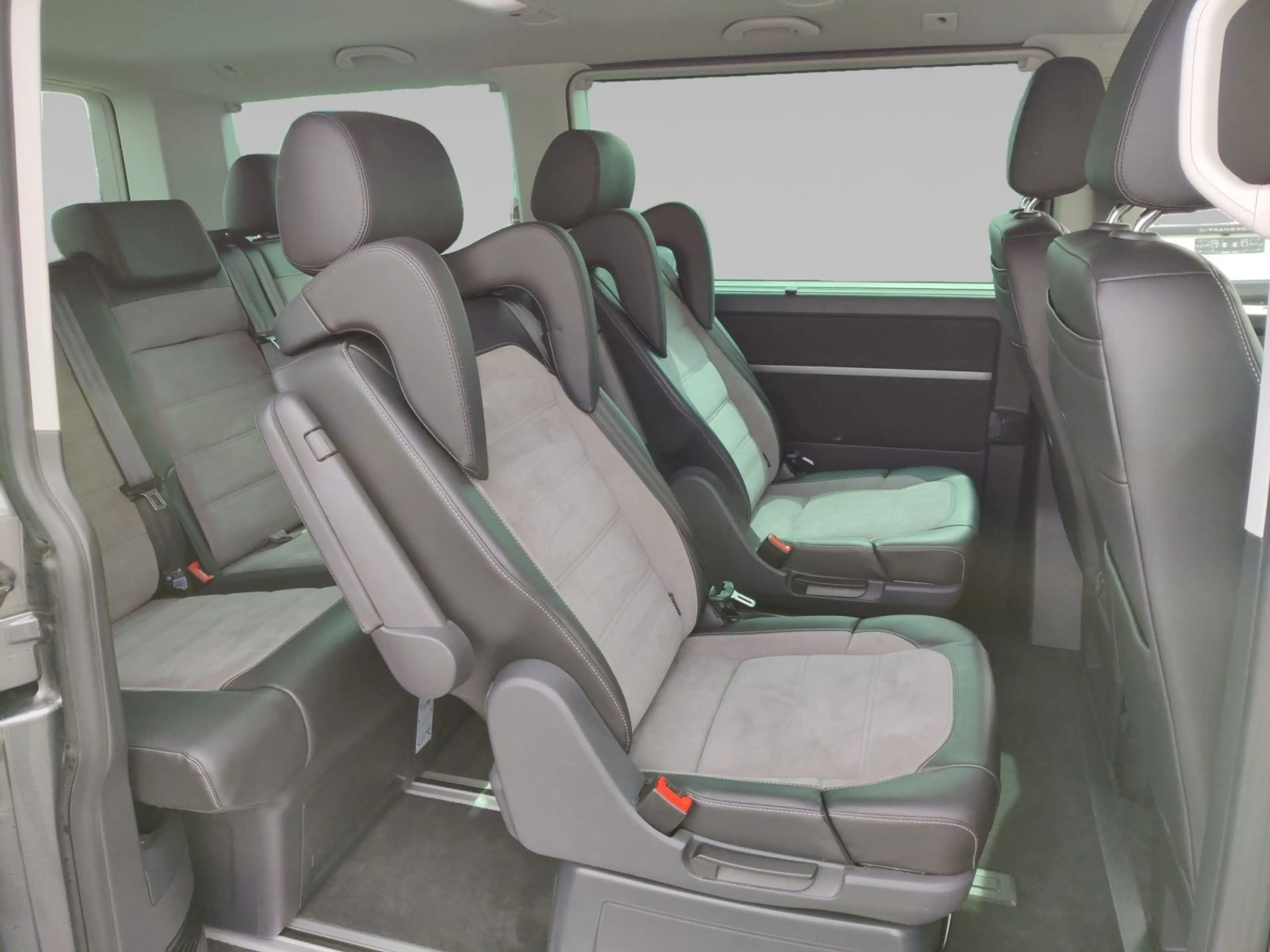 Volkswagen T6.1 Multivan 2.0 TDI DSG 4Motion — photo 13
