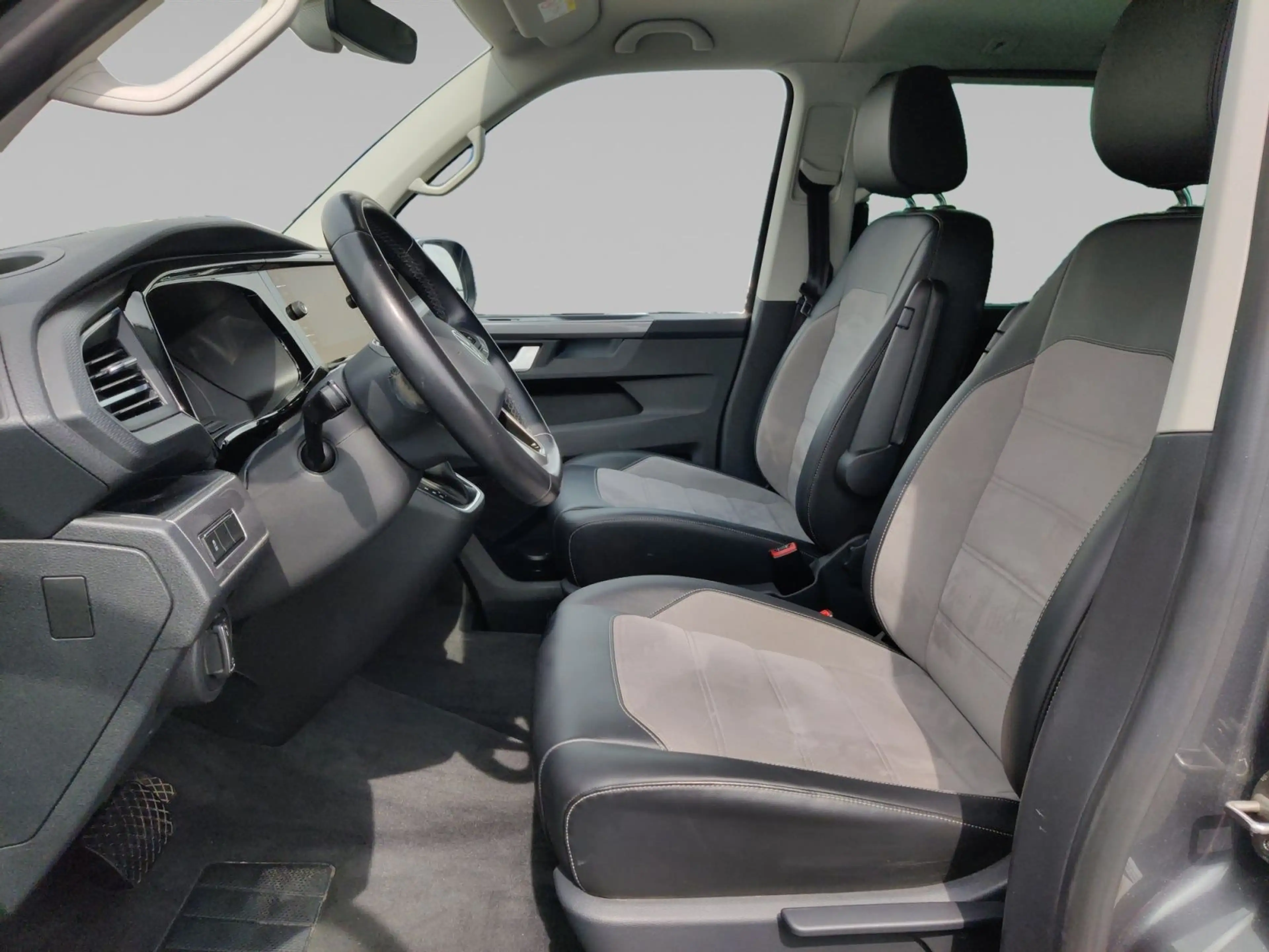 Volkswagen T6.1 Multivan 2.0 TDI DSG 4Motion — photo 10