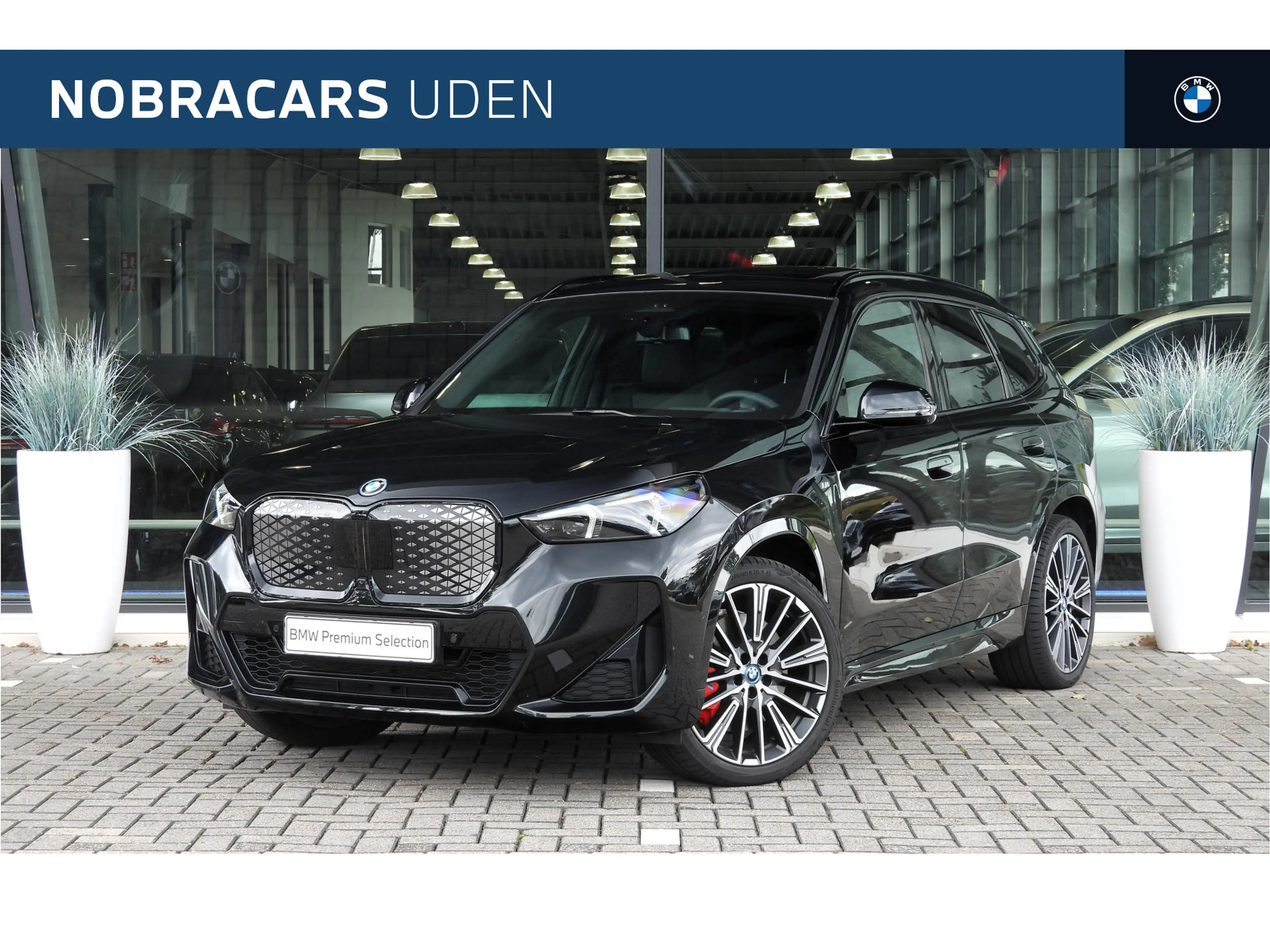 BMW iX1 eDrive20 M Sport / Trekhaak / Panoramadak / Sports