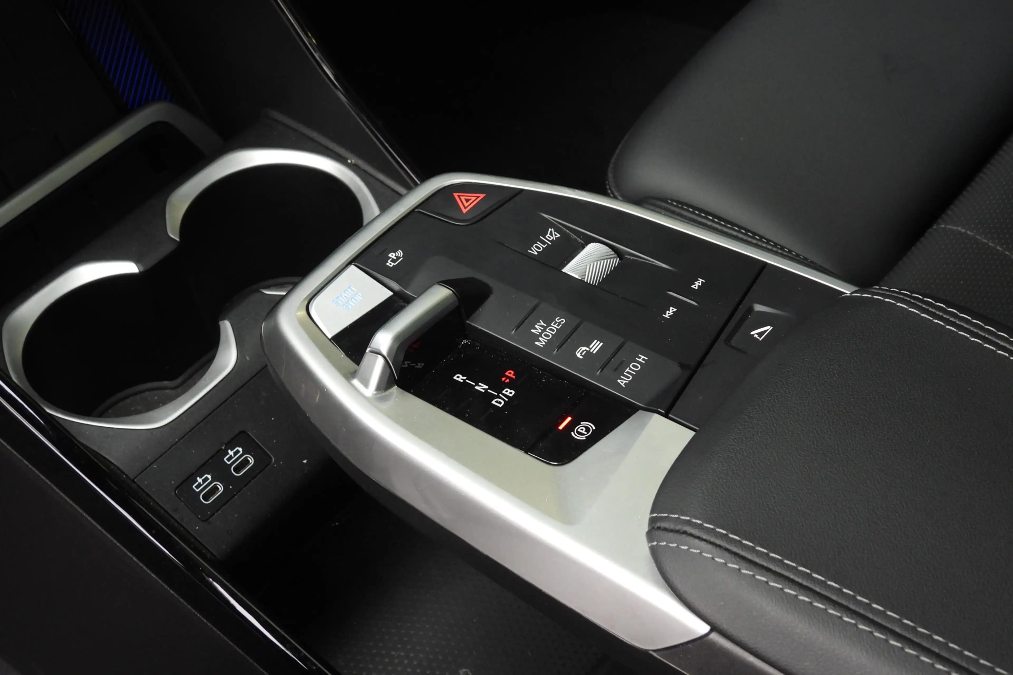BMW iX1 eDrive20 M Sport / Trekhaak / Panoramadak / Sports — photo 14