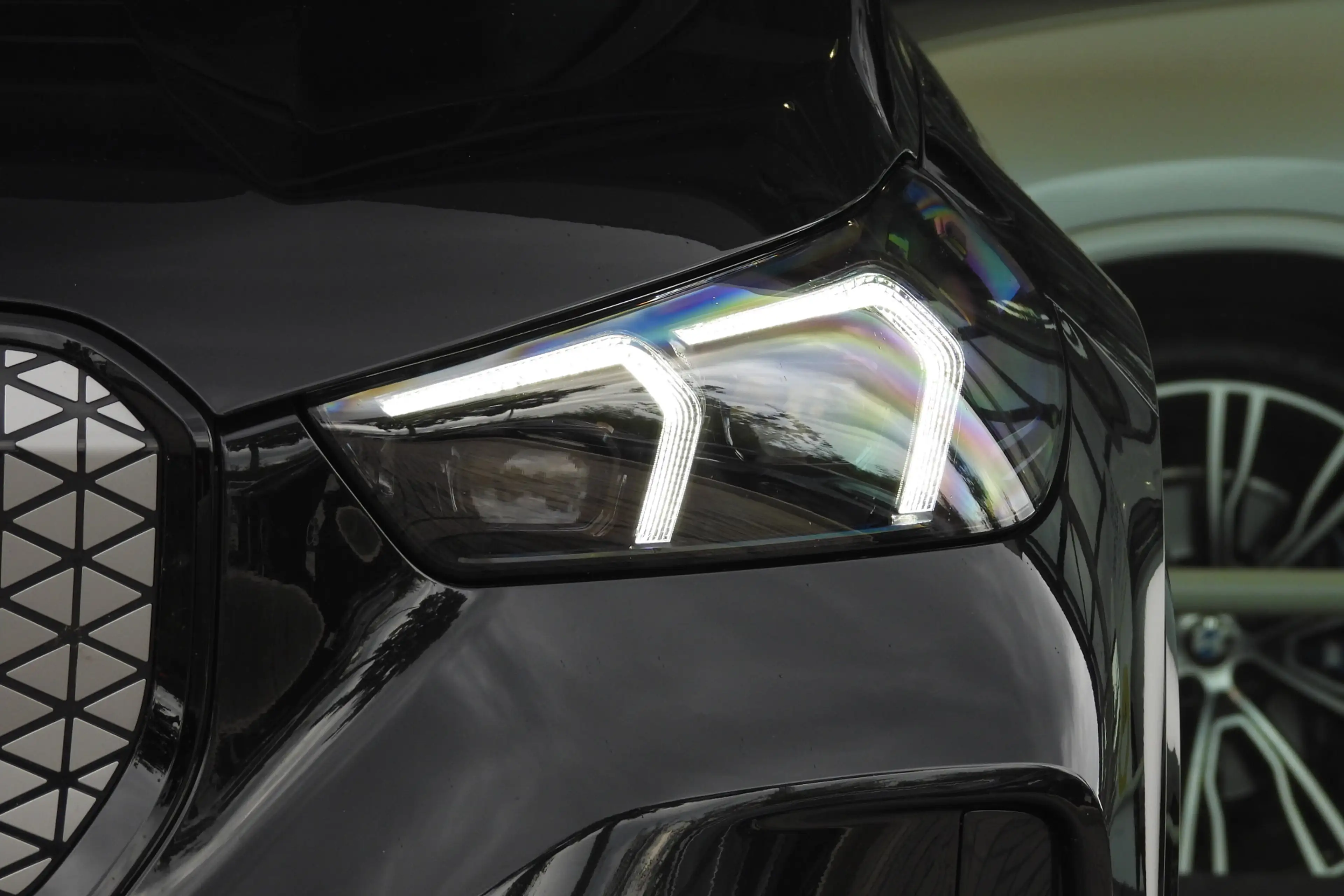 BMW iX1 eDrive20 M Sport / Trekhaak / Panoramadak / Sports — photo 11