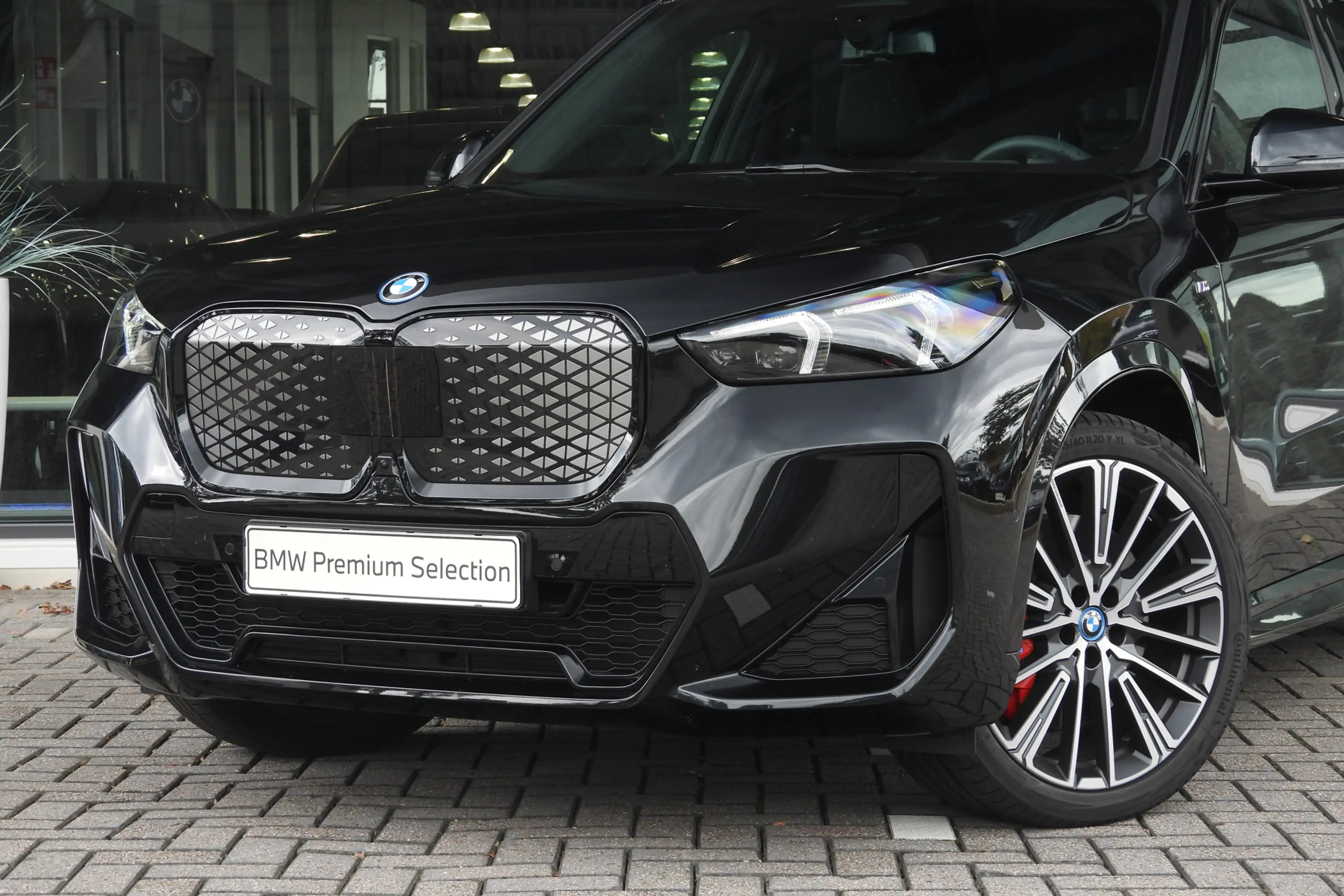 BMW iX1 eDrive20 M Sport / Trekhaak / Panoramadak / Sports — photo 6