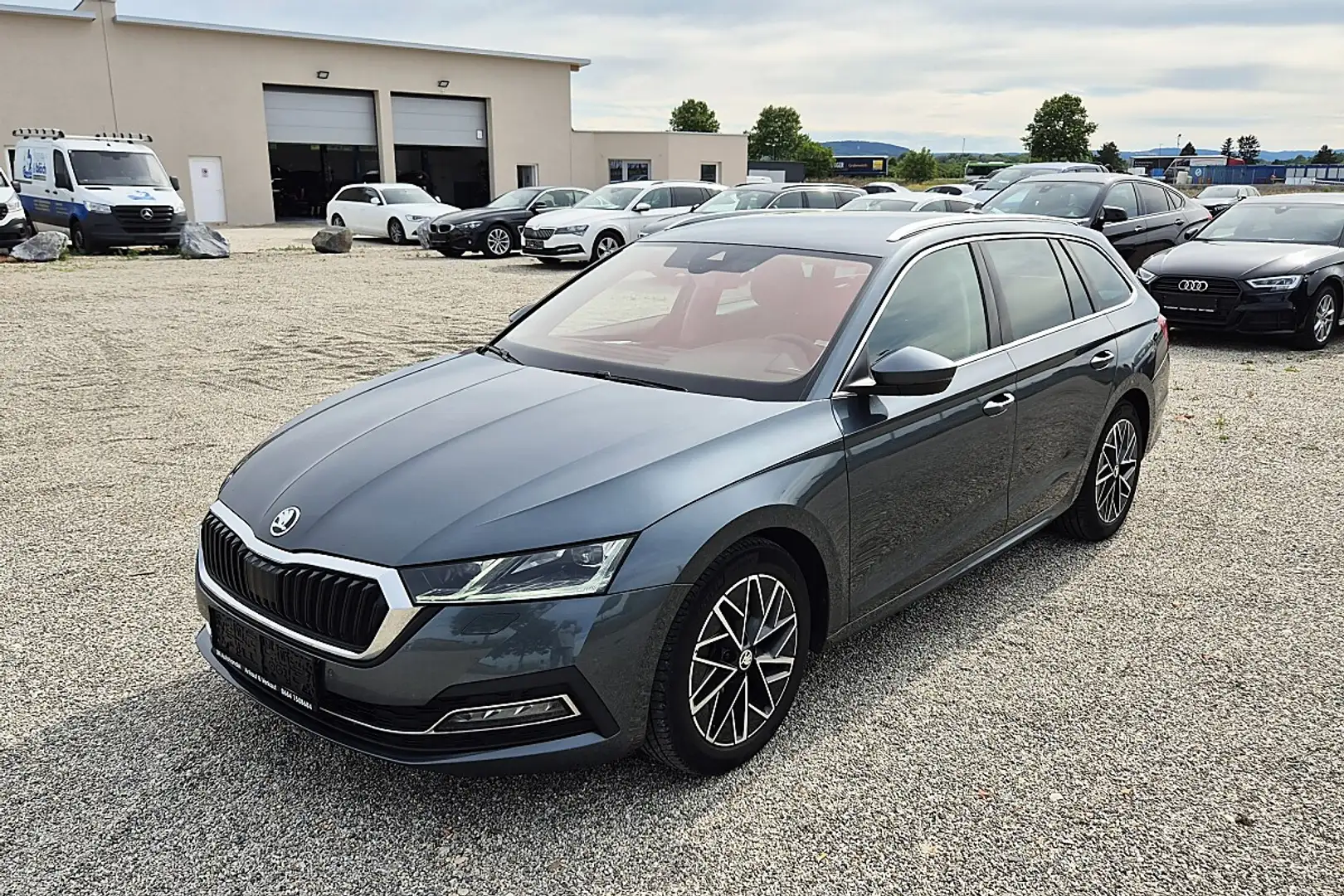 Skoda Octavia Combi 2,0 TDI Premium DSG Grau - 1
