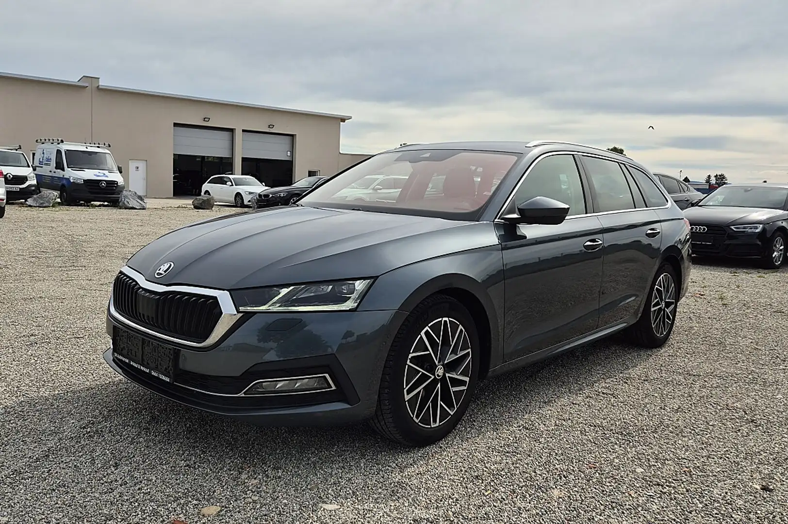 Skoda Octavia Combi 2,0 TDI Premium DSG Grau - 2