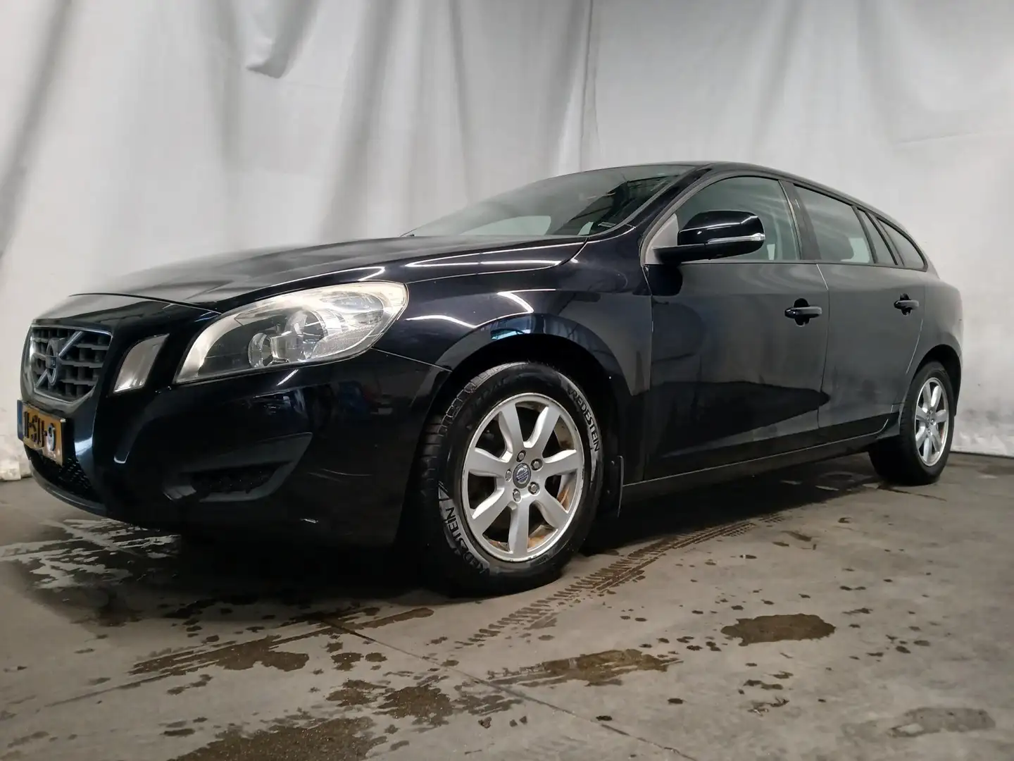 Volvo V60 1.6 T3 Kinetic - Clima - Cruise - Motorschade Zwart - 2