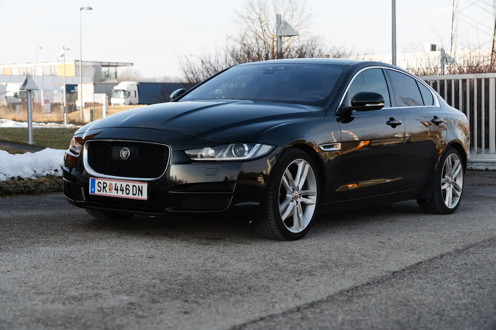 Jaguar XE 20d Aut. Portfolio - 1