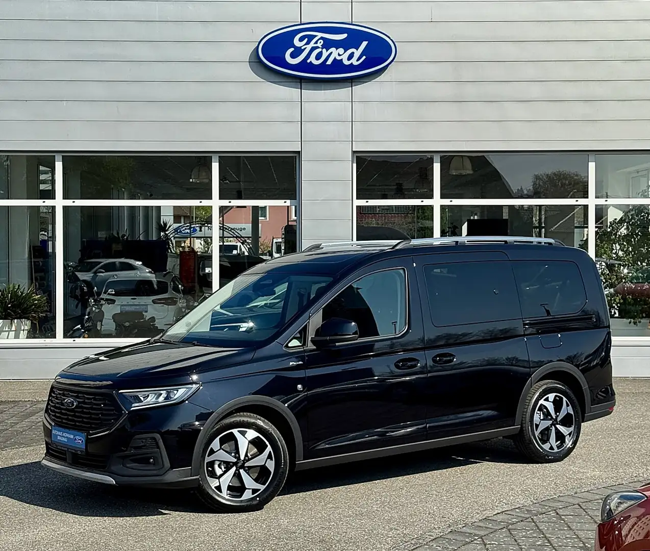 Ford Grand Tourneo Connect 2,0 EcoBlue L2 AWD Active Schwarz - 1