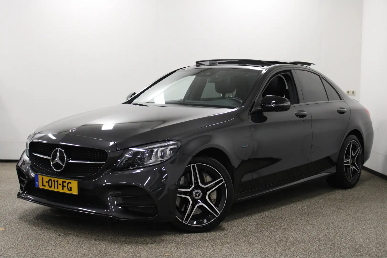 Mercedes-Benz C 300 e Business Solution AMG Limited Mulitbeam|Pano|Sfe Grijs - 1