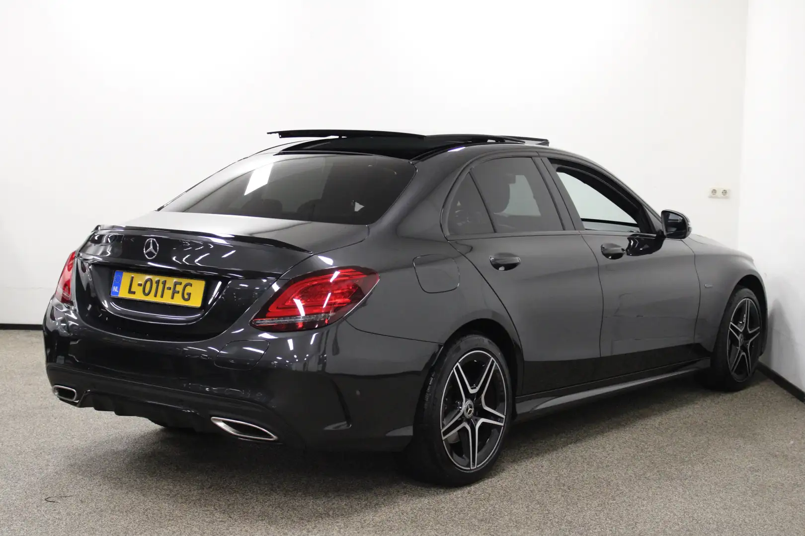 Mercedes-Benz C 300 e Business Solution AMG Limited Mulitbeam|Pano|Sfe Grijs - 2