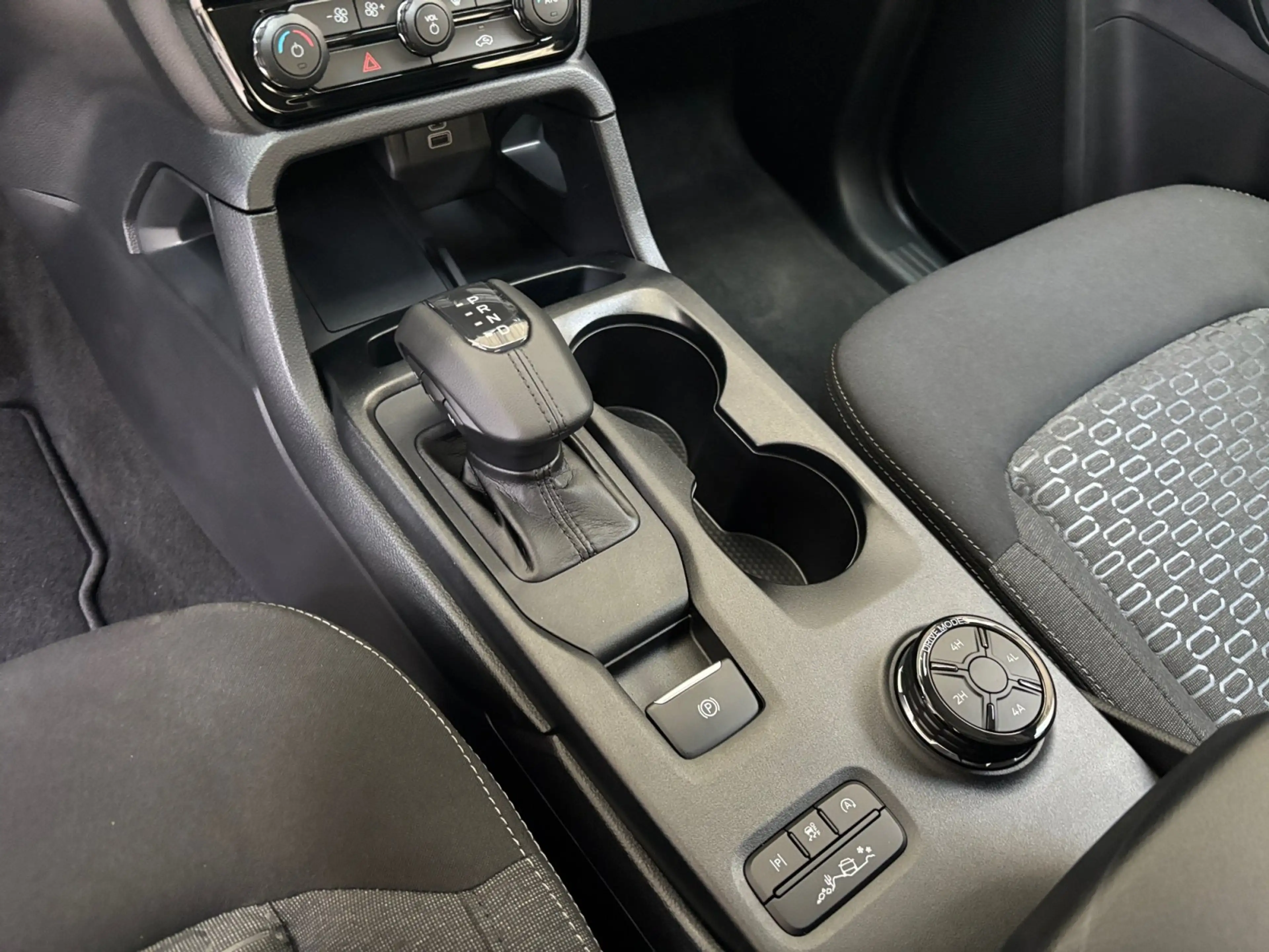 Ford Ranger XLT Extrakabine 3.0 V6 Ecoblue TWA+AHK — photo 9