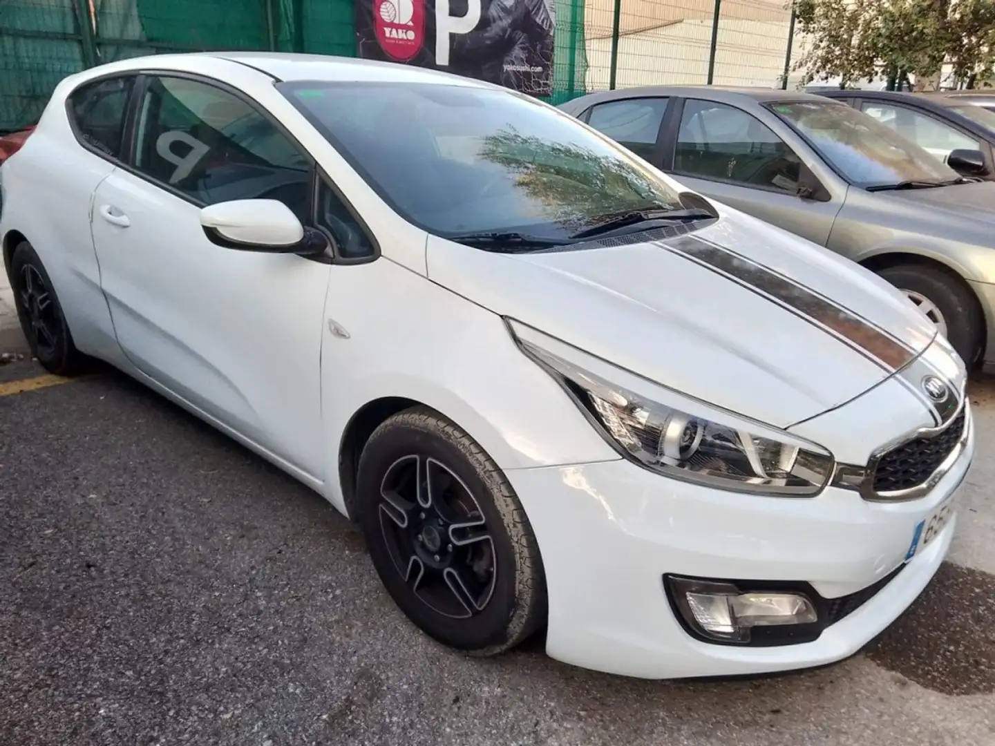 Kia Ceed / cee'd Pequeño Manual de 3 Puertas - 2