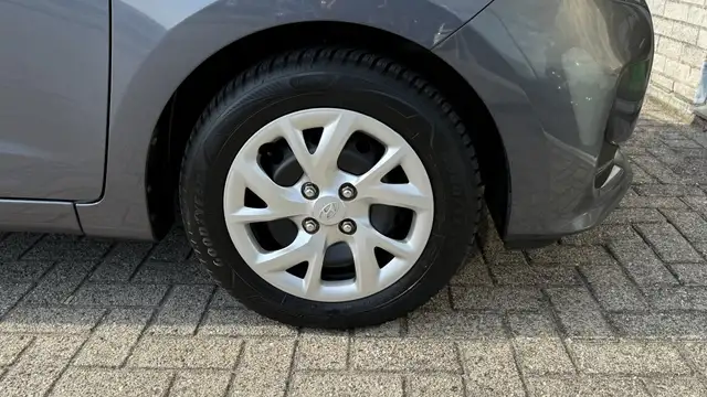 Hyundai I10 view 16