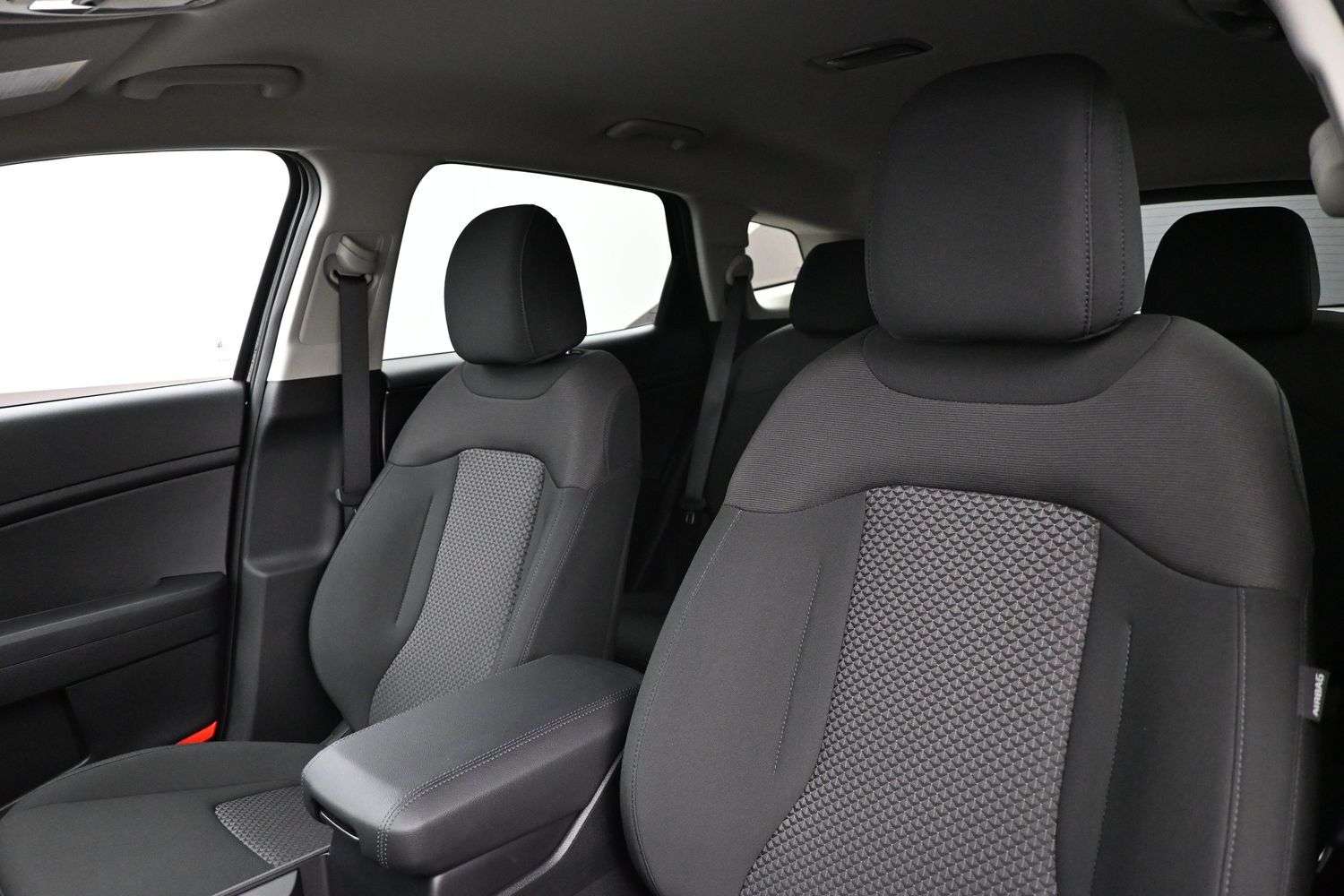 2026 Kia Sportage LX AWD ONLY 3,000 KM'S!!! Android Auto/Apple CarPl — снимка 1