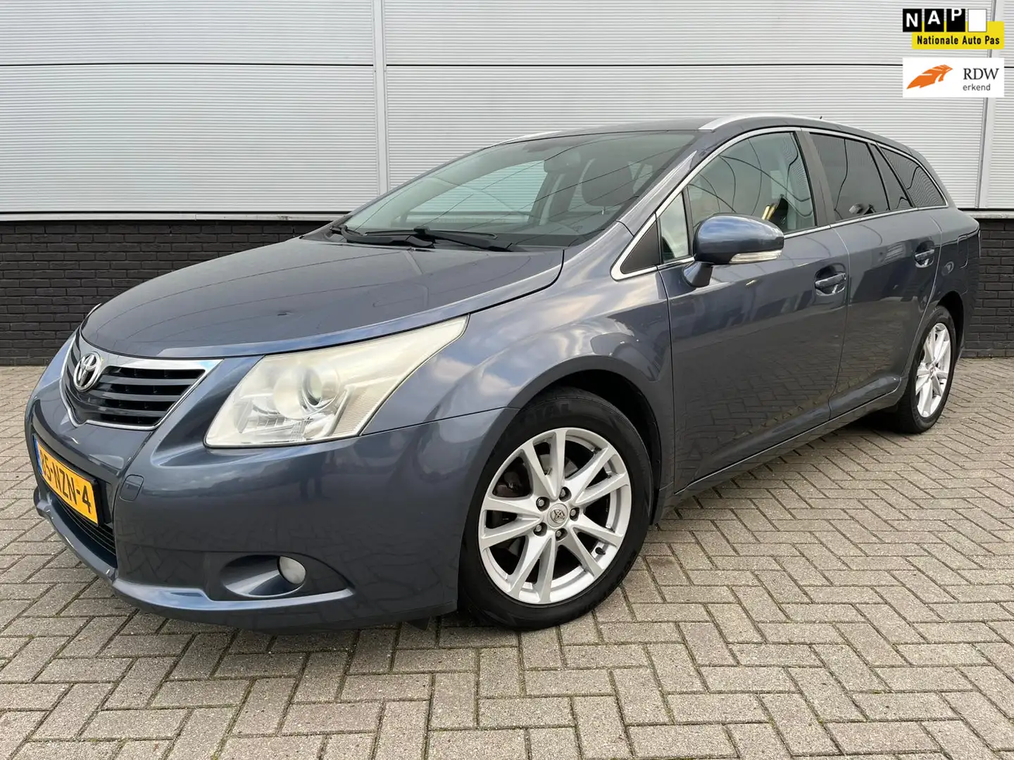 Toyota Avensis Wagon 1.8 VVTi Automaat - clima - isofix - camera Blauw - 1