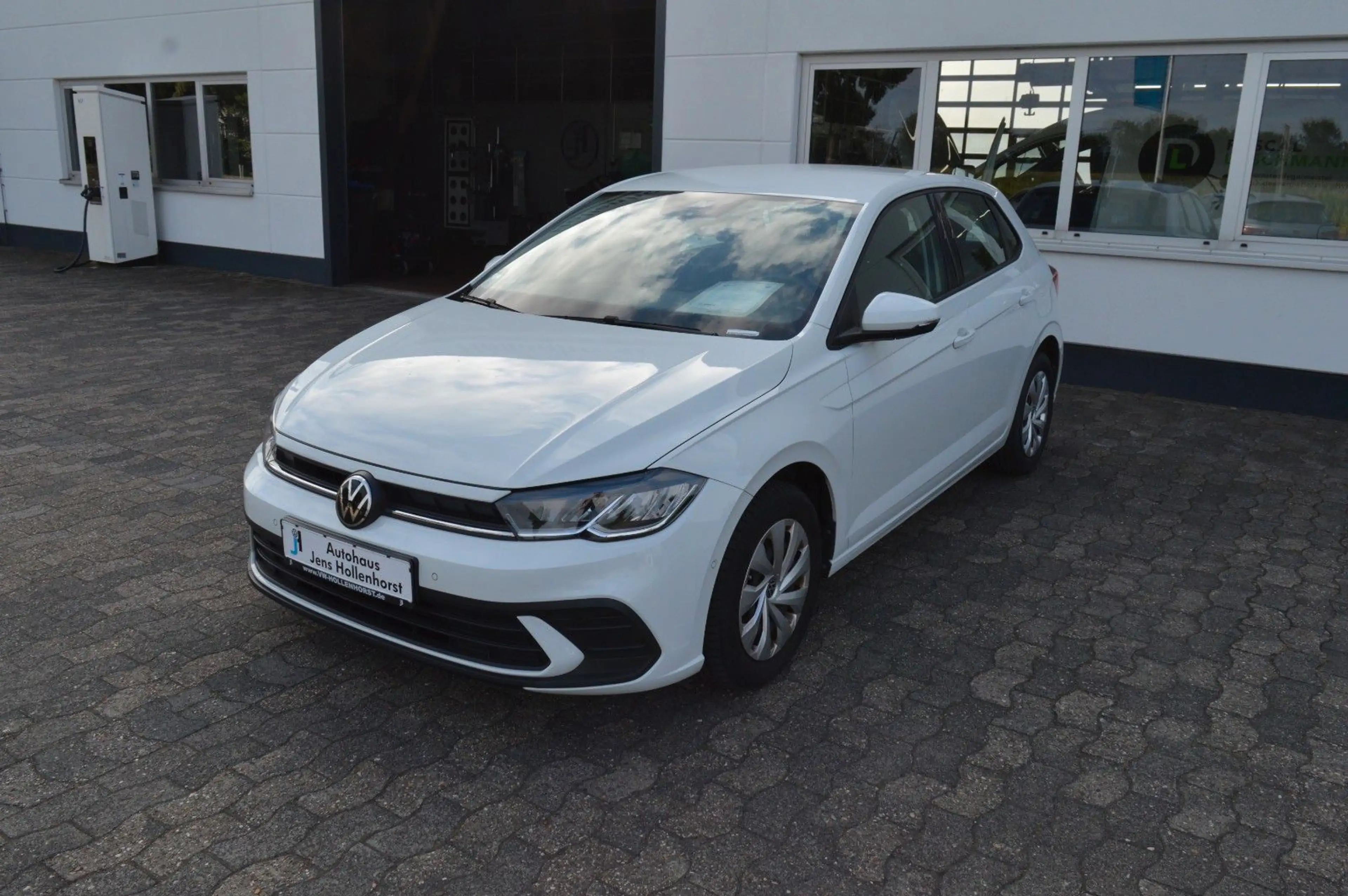 Volkswagen Polo VI Life LED PDC GJR — photo 2