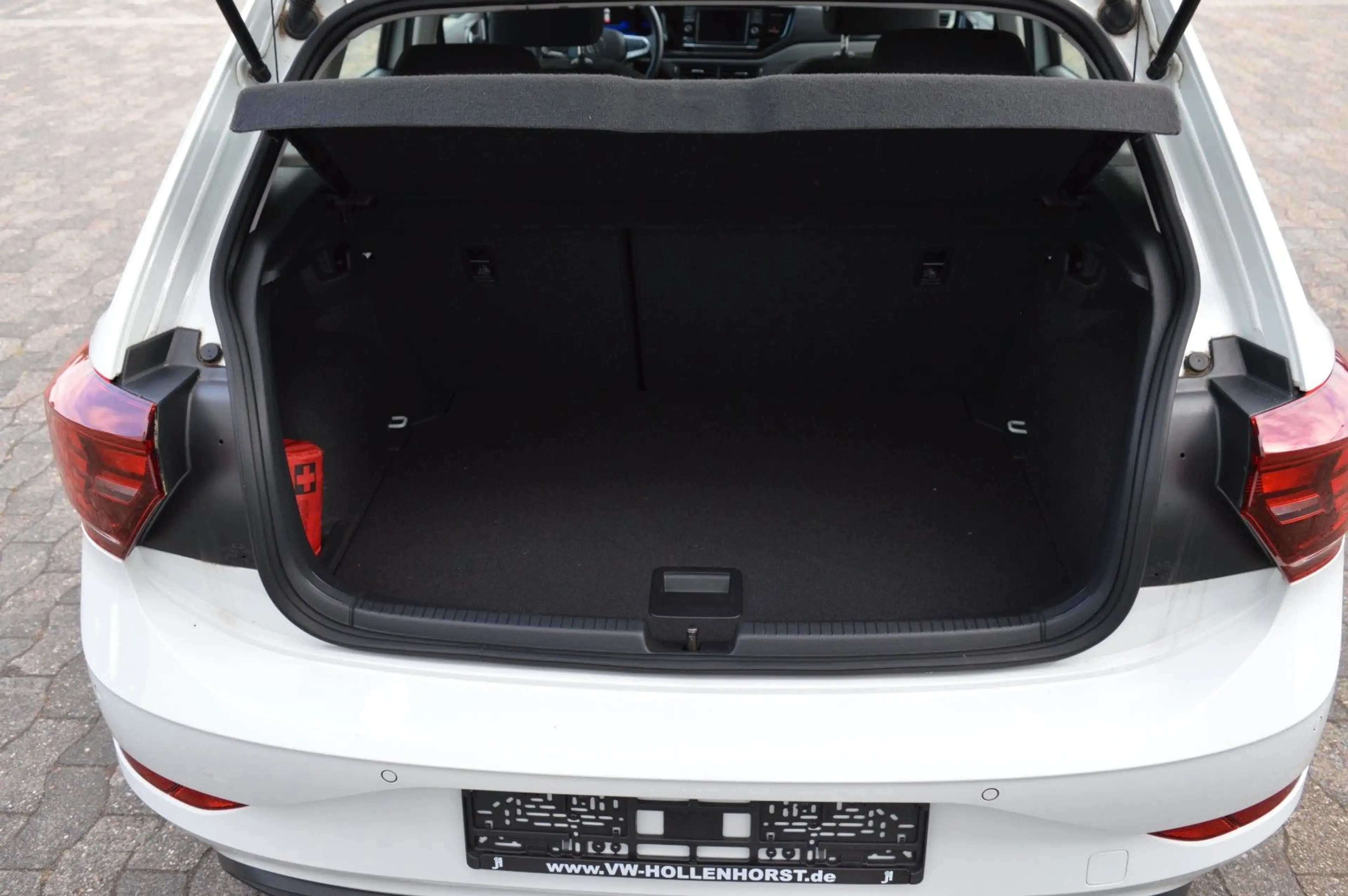 Volkswagen Polo VI Life LED PDC GJR — photo 9