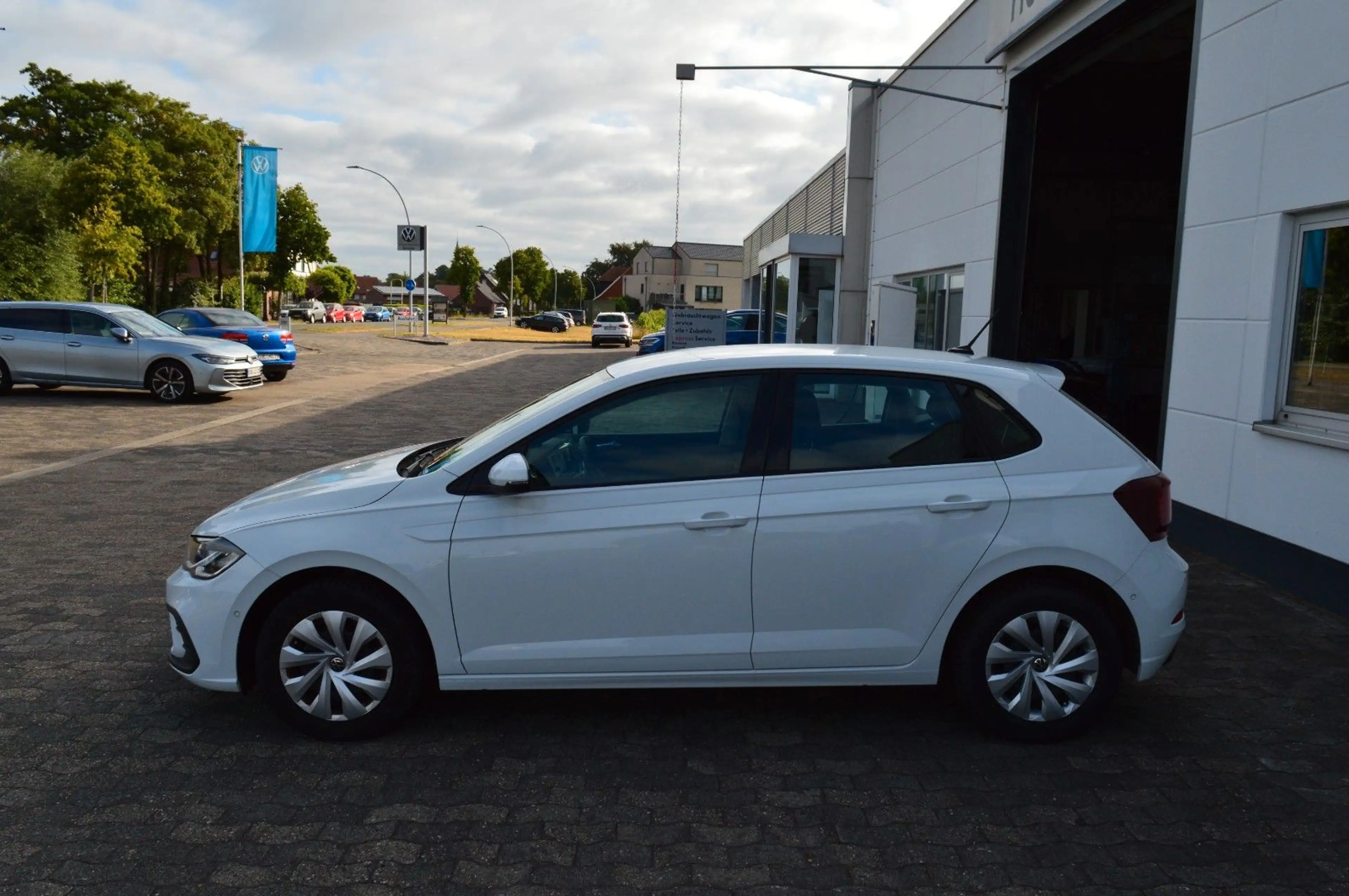 Volkswagen Polo VI Life LED PDC GJR — photo 6