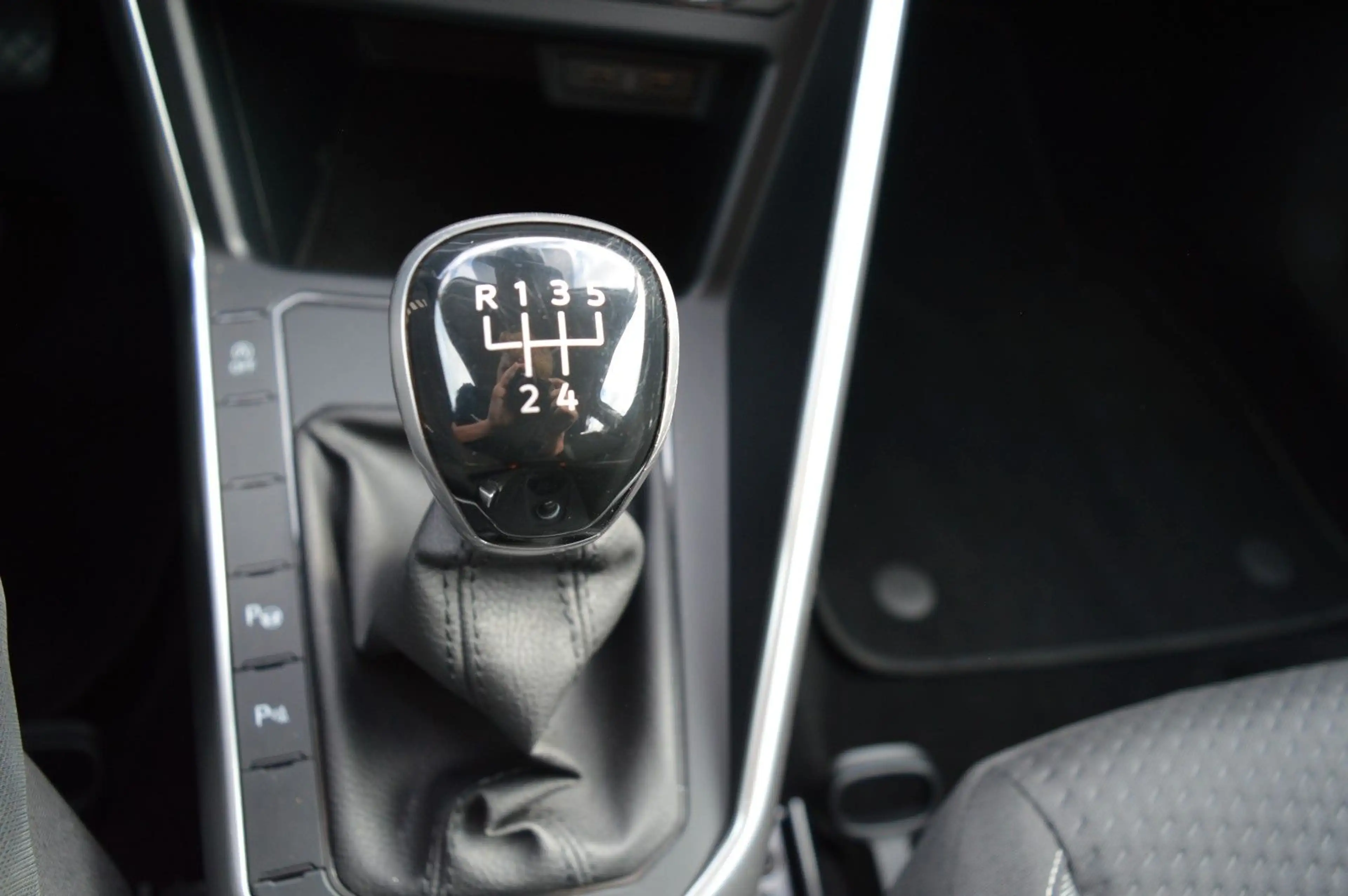Volkswagen Polo VI Life LED PDC GJR — photo 13